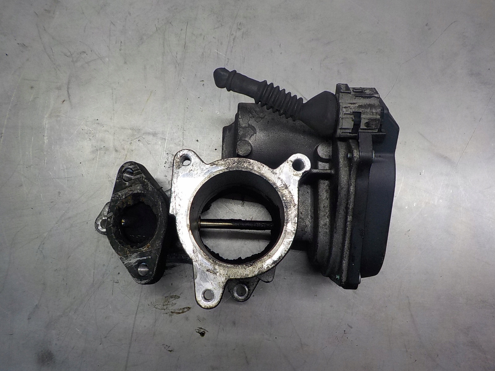 Клапан рециркуляции отработавших газов AUDI A4 B7 2.0 TDI 03G131501R