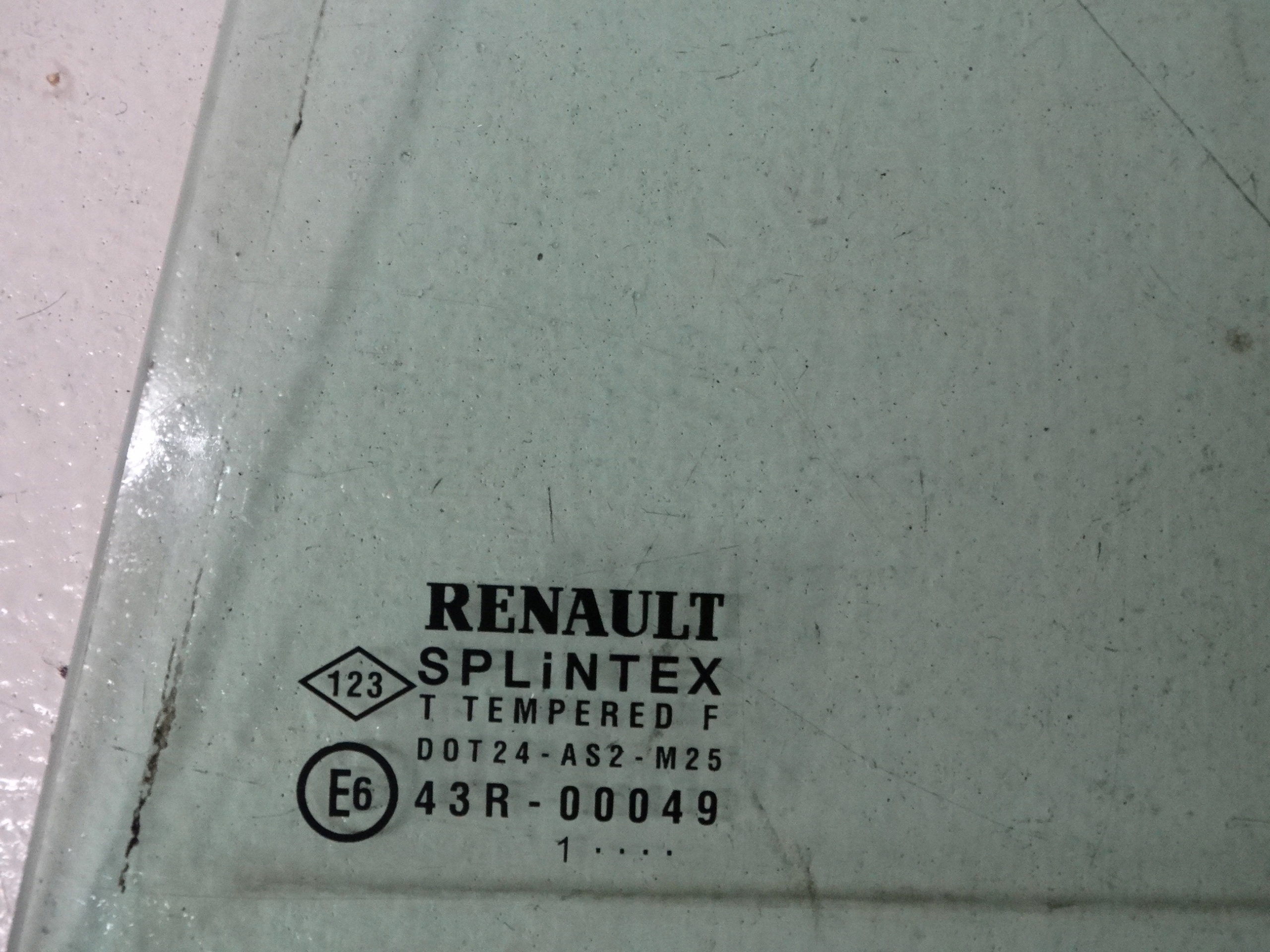window door RENAULT LAGUNA 2 left rear part 43R-00049