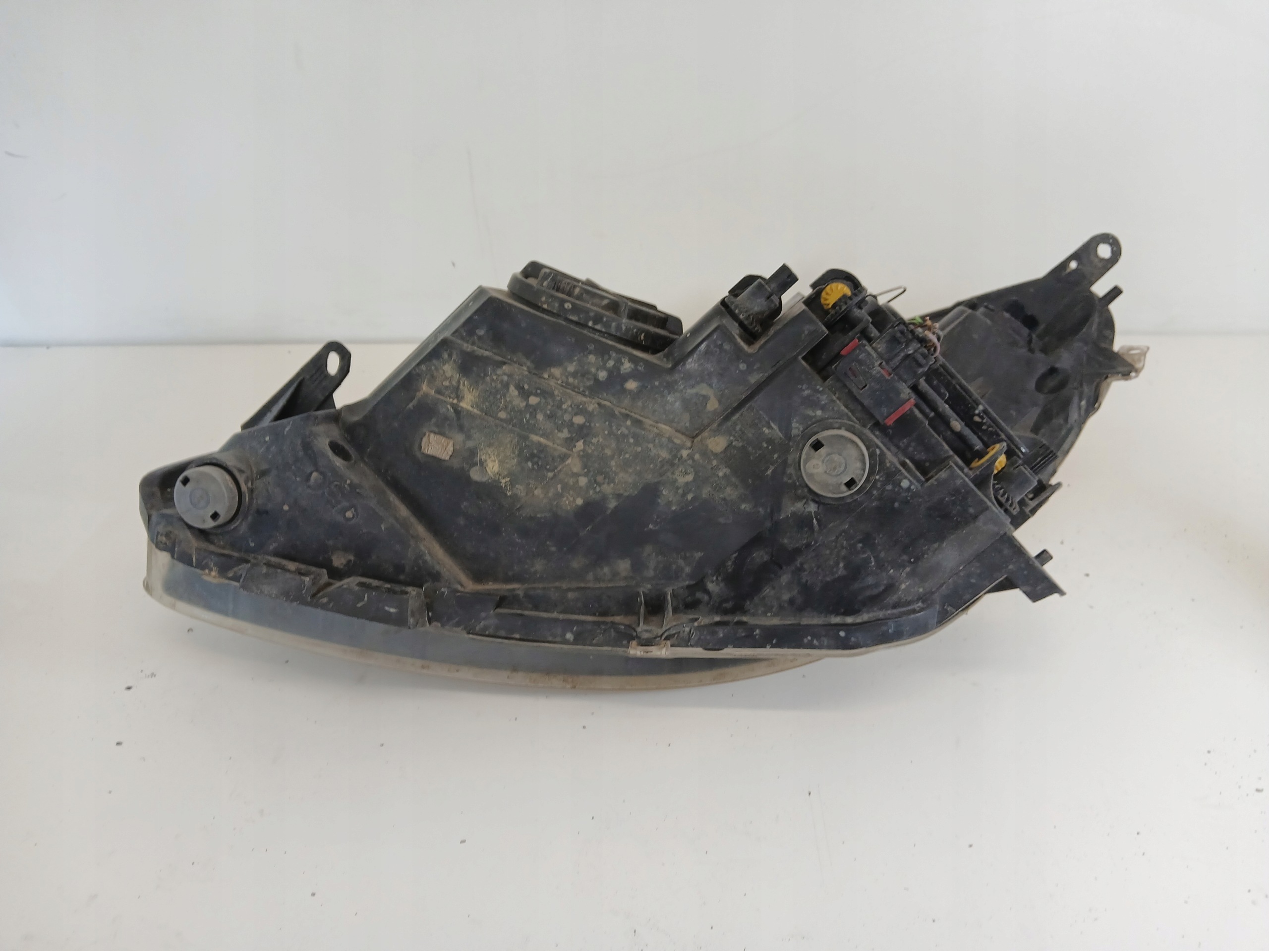 OPEL CORSA D light right front PRZEDLIFT CIEMNA 89313349