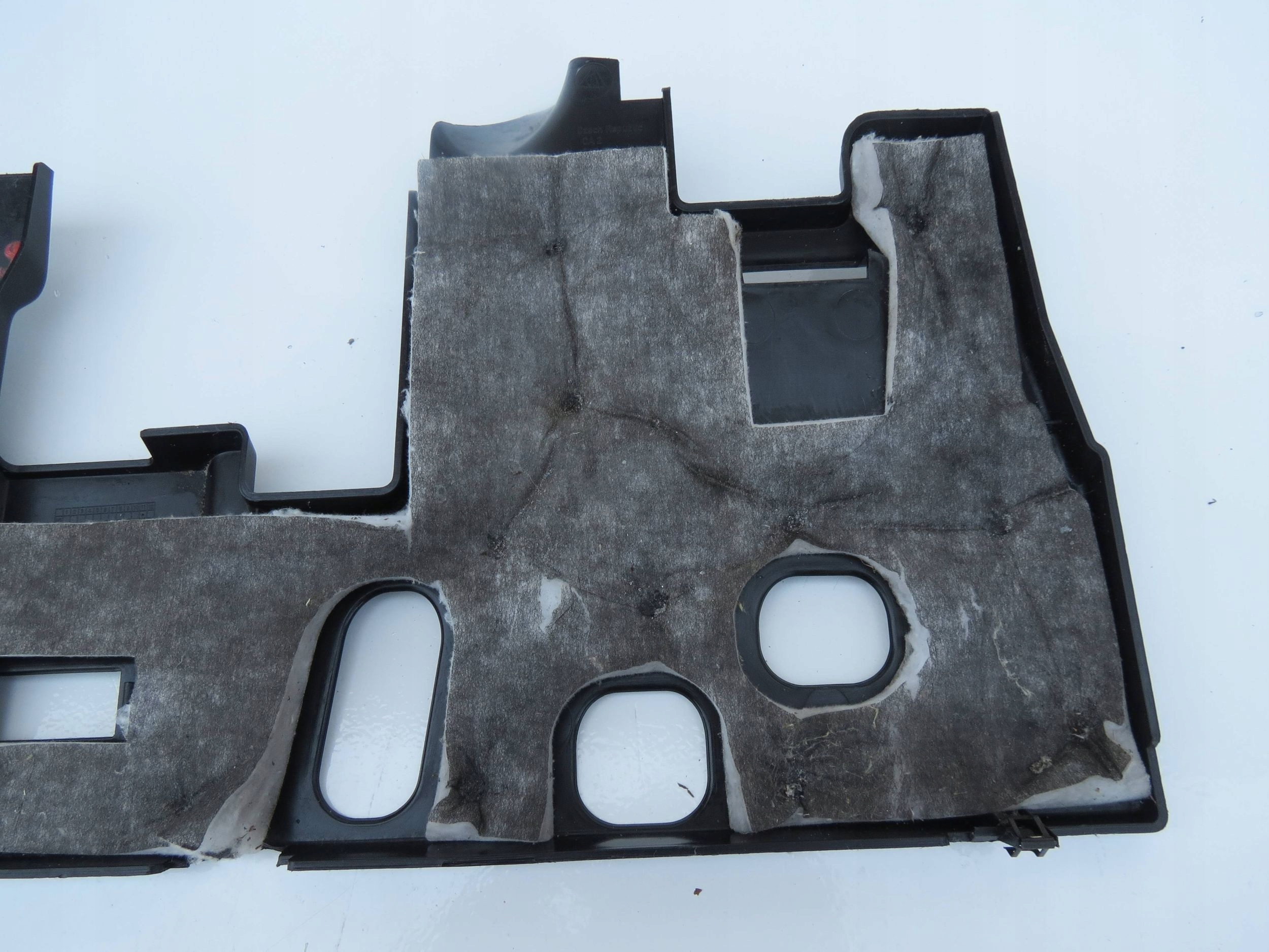 fedél PANEL DOL DOLNA DESKI PORSCHE CAYENNE 7L5815173F