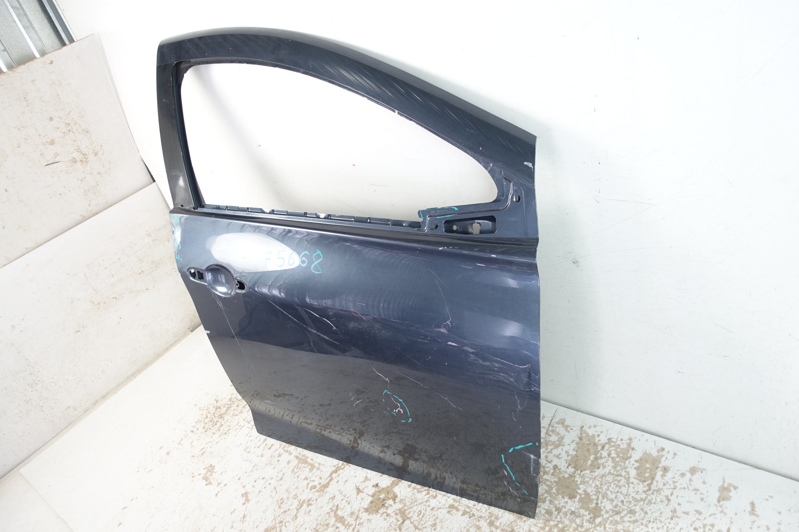 RENAULT ZOE 2012- door front right front 801521112R