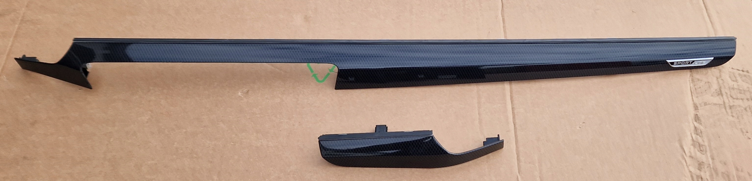 DEKOR KONSOLI LED SKODA SUPERB III SPORTLINE 3V1858418 2 SZT KPL