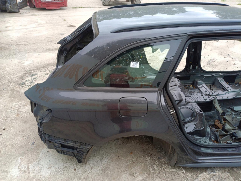 AUDI A4 B8 ĆWIARTKA BŁOTNIK PRAWY TYŁ KOMBI