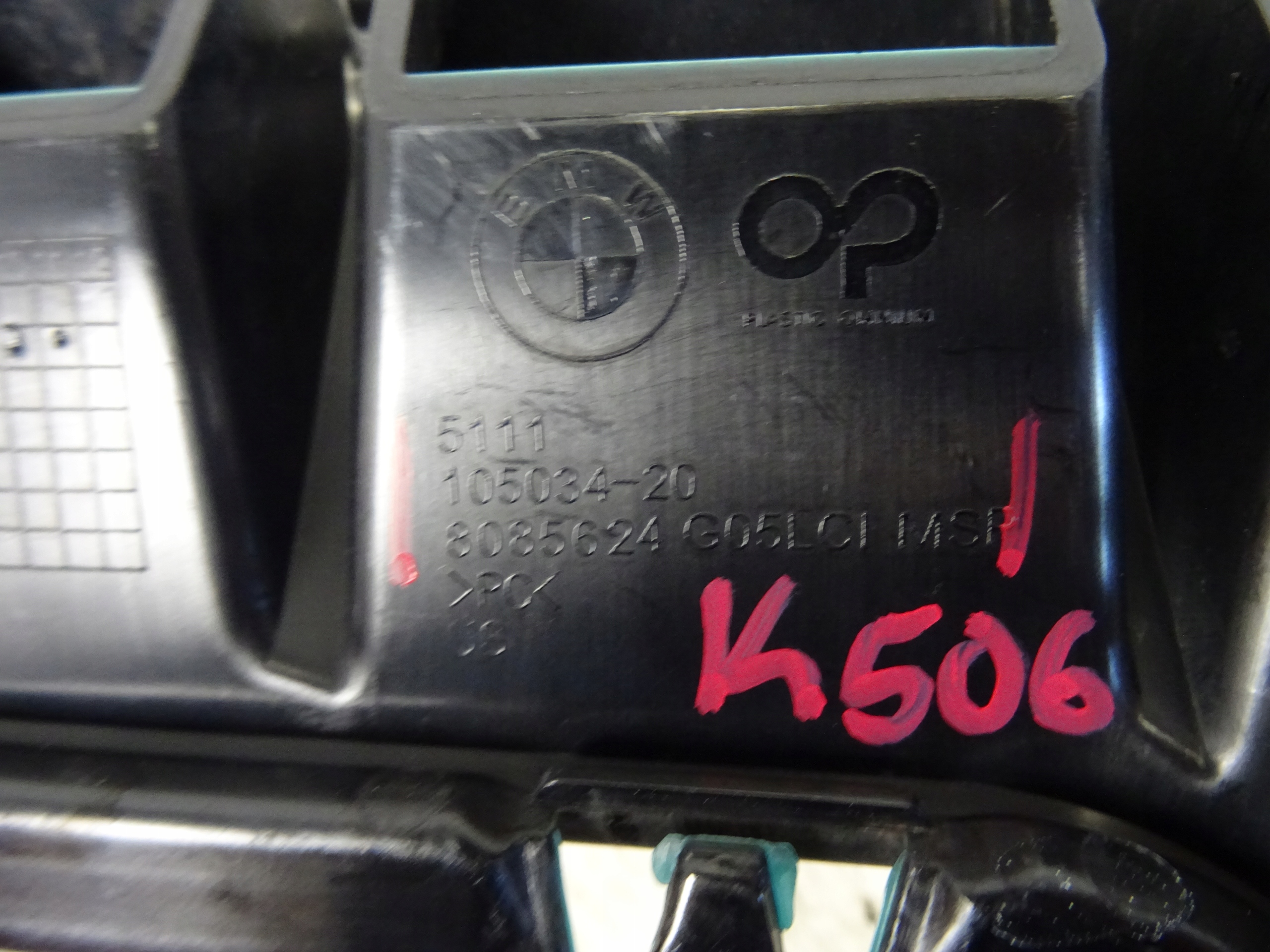 grid of a bumper front front left BMW X5 G05 LIFT 5111105034