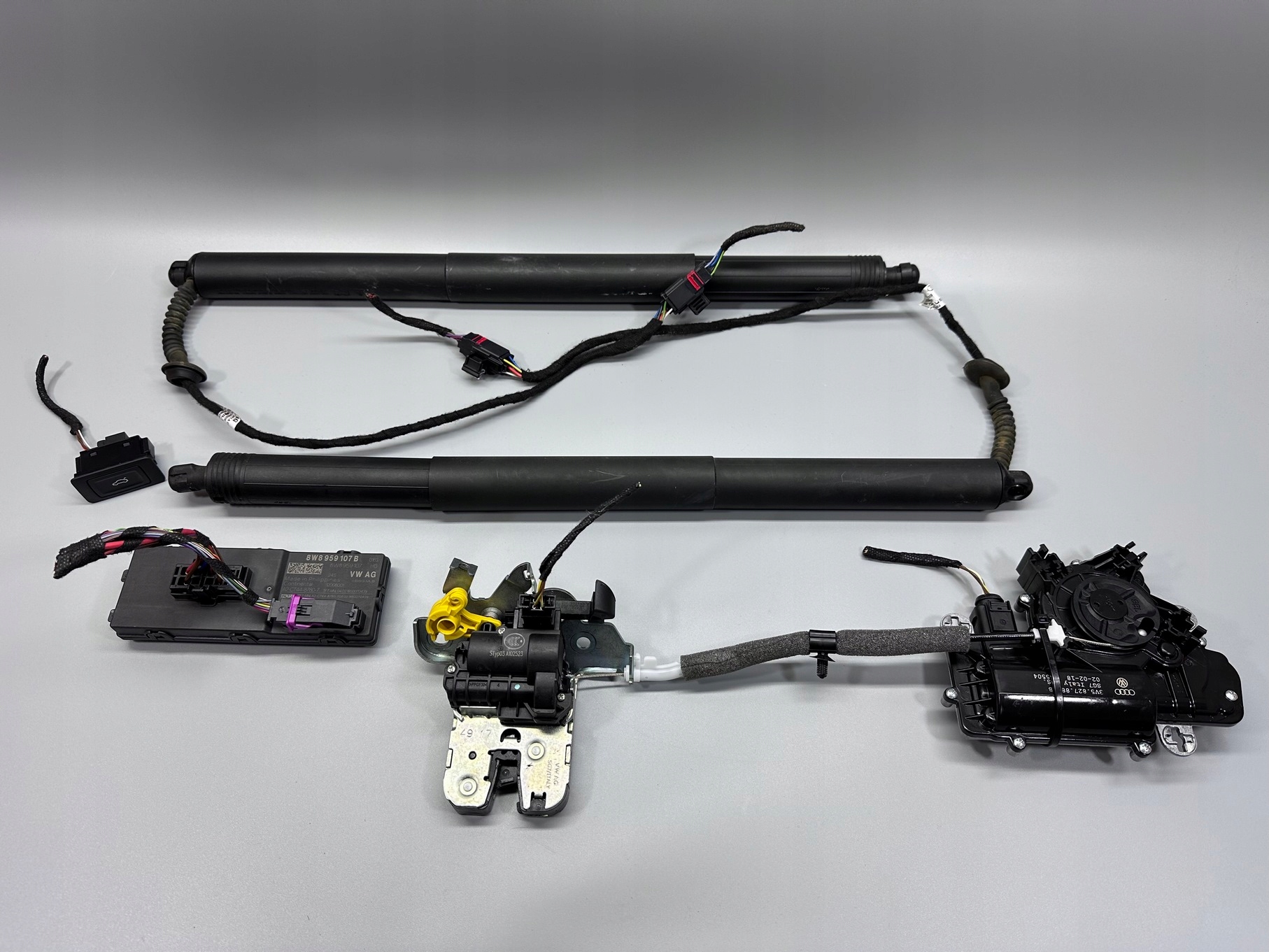 8W8959107B 4M0827506D - AUDI A5 F5 SPORTBACK електричний люк комплект