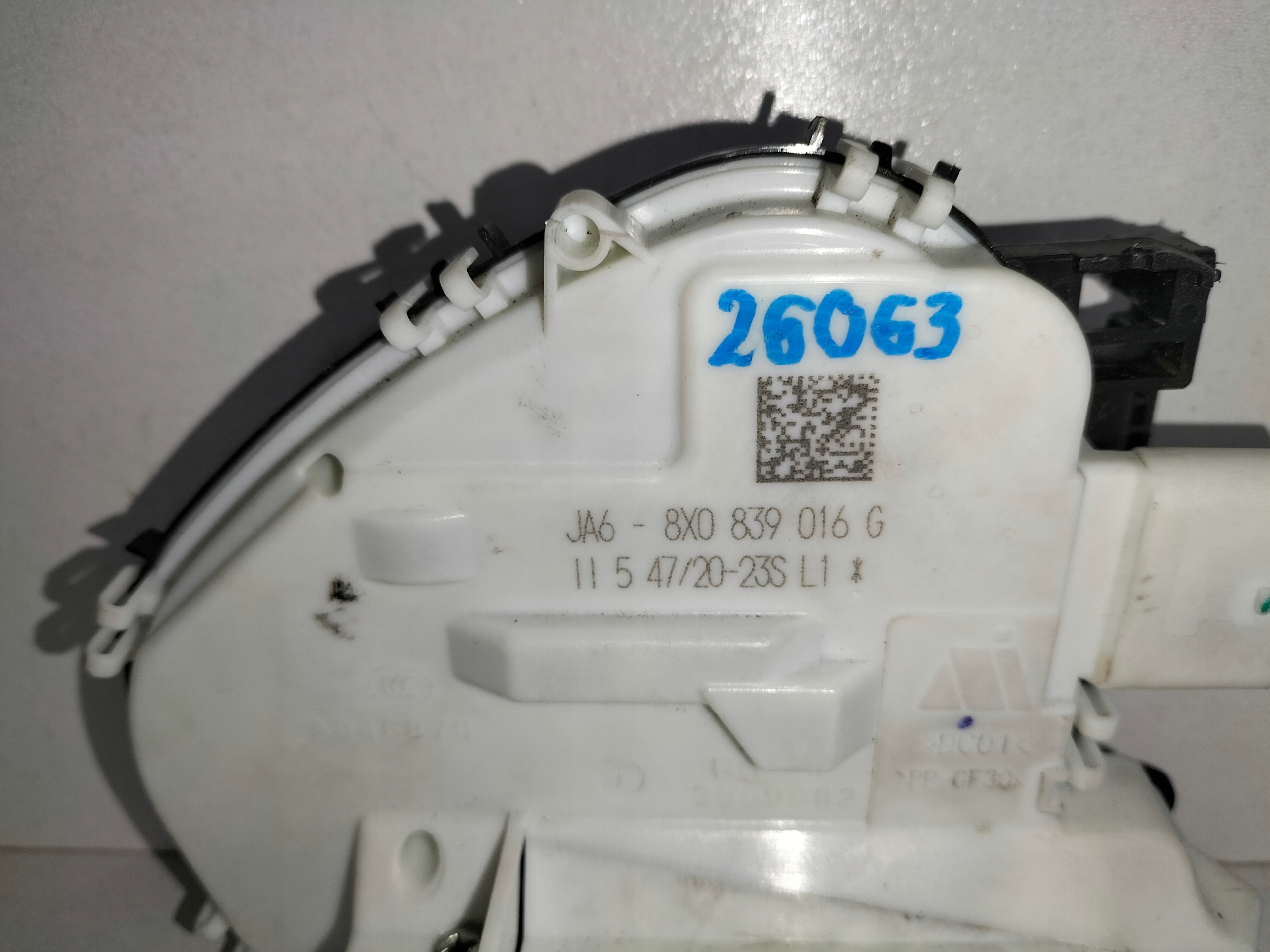 lock door rear part right AUDI A1 10