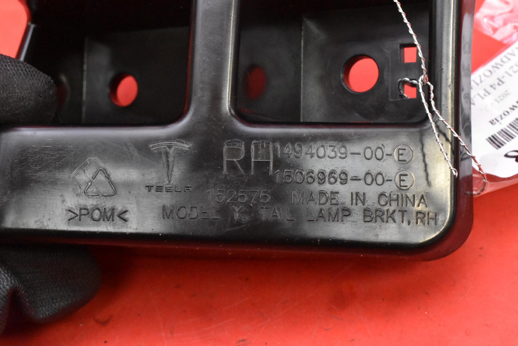 bumper bracket right rear part 1494039-00-E TESLA MODEL Y 20