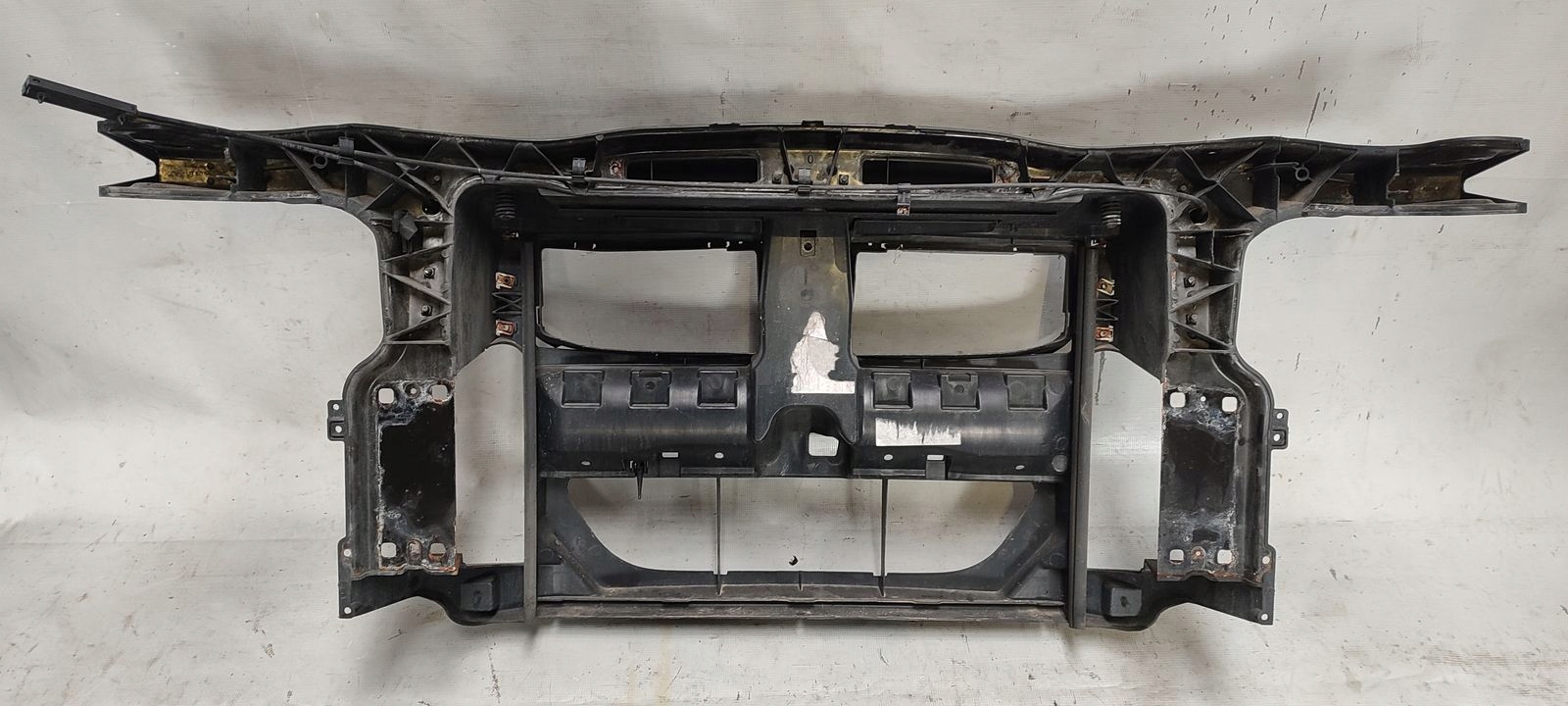 support panel for radiators pillar iron BMW E90 E91 2,0i