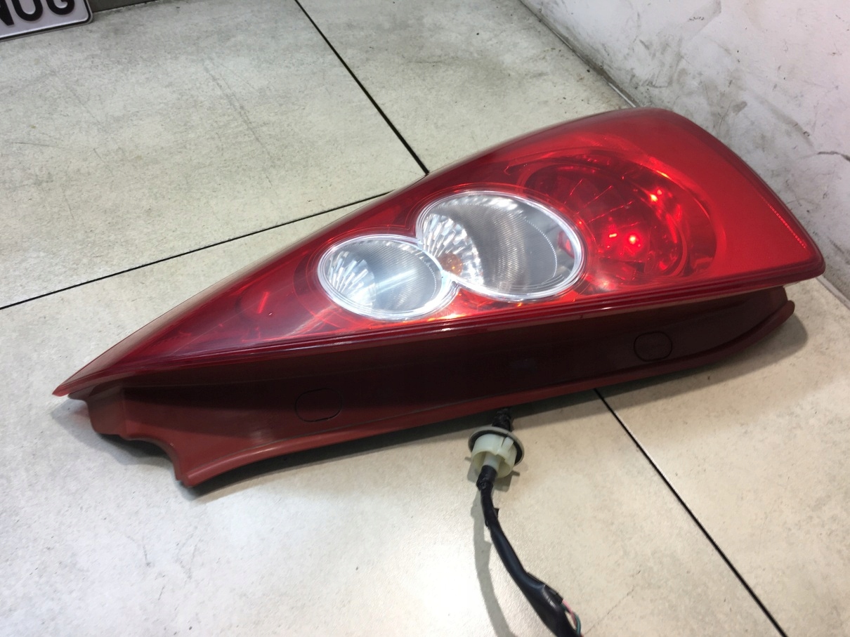 light right rear part MAZDA 5 and C23551150