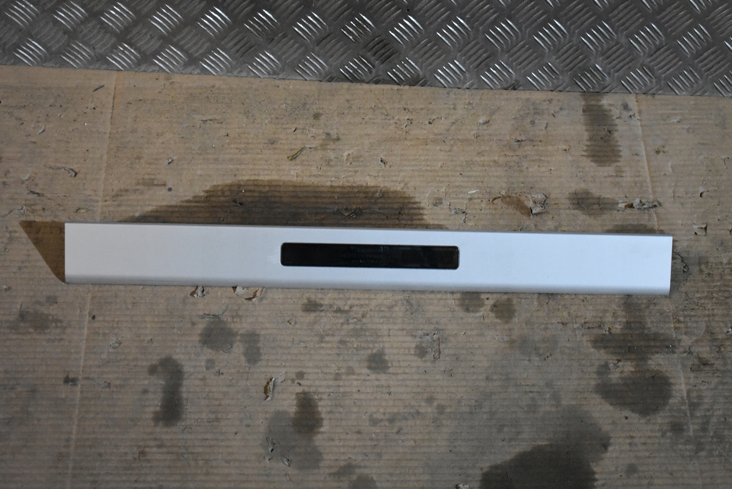 IDEALNA cap moulding threshold right BENTLEY 3SD 1