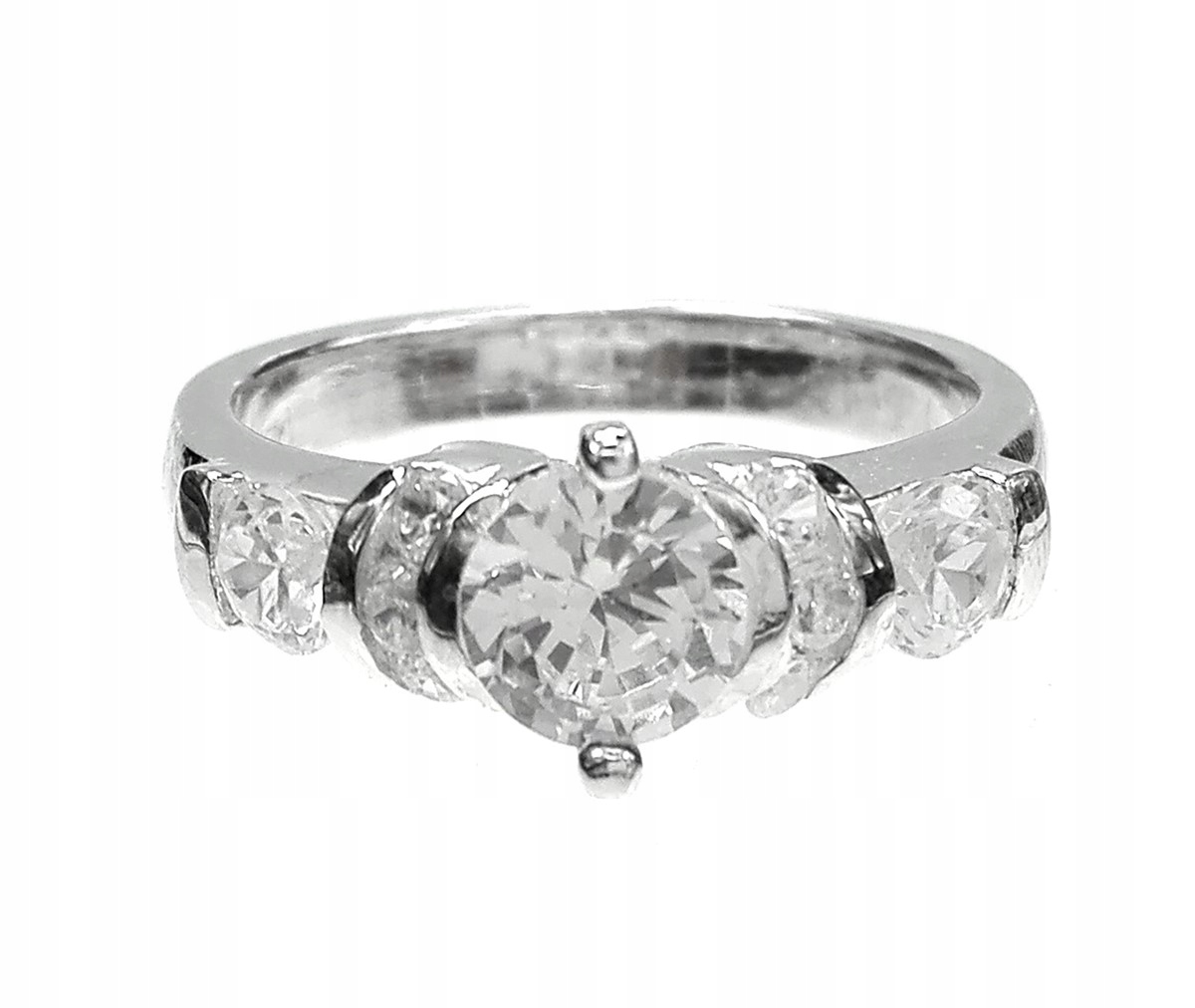 

Pierścionek srebrny z cyrkoniami