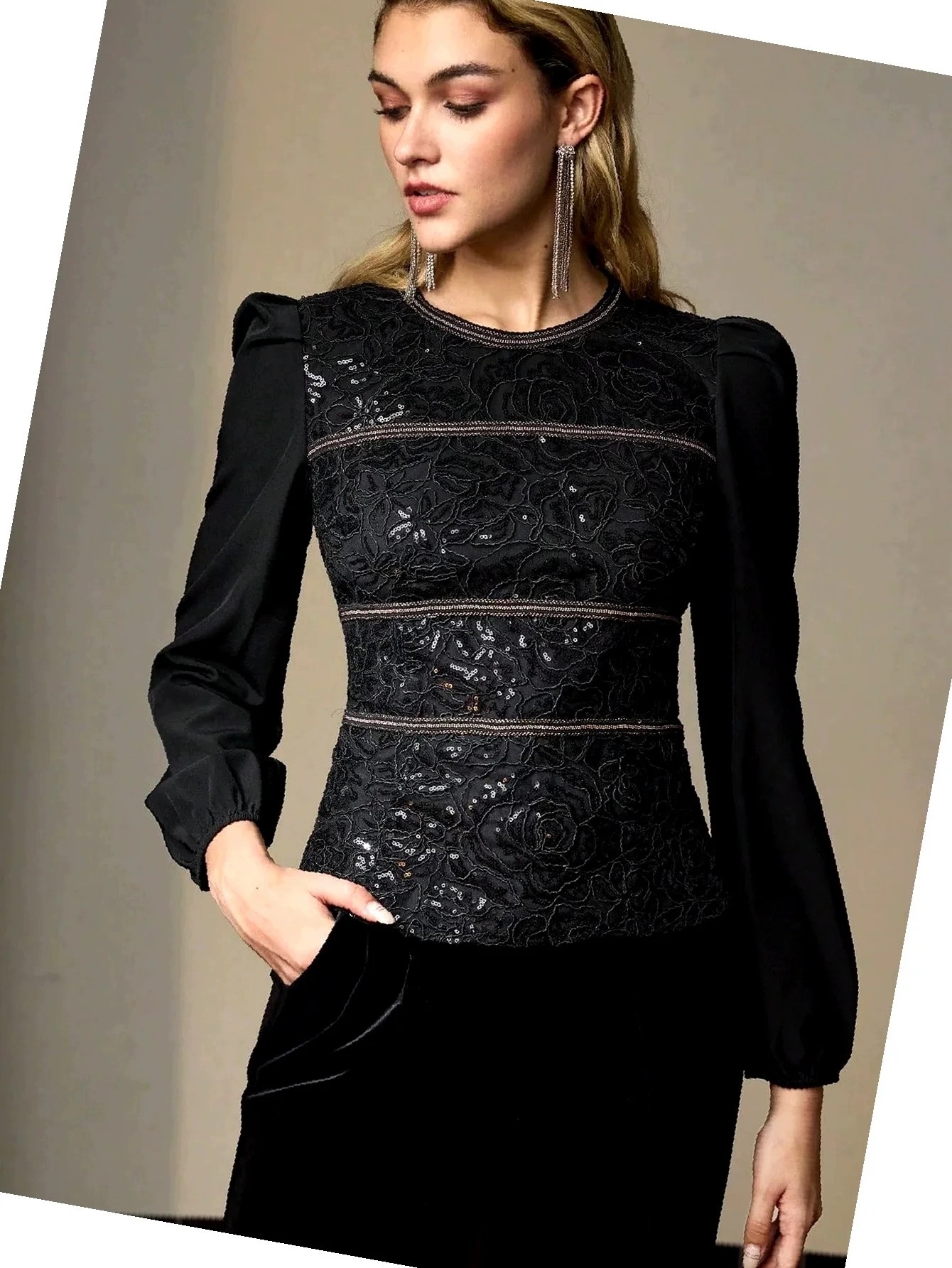 Dámská halenka s korálky a flitry Černá ažurová Elegantní L 40