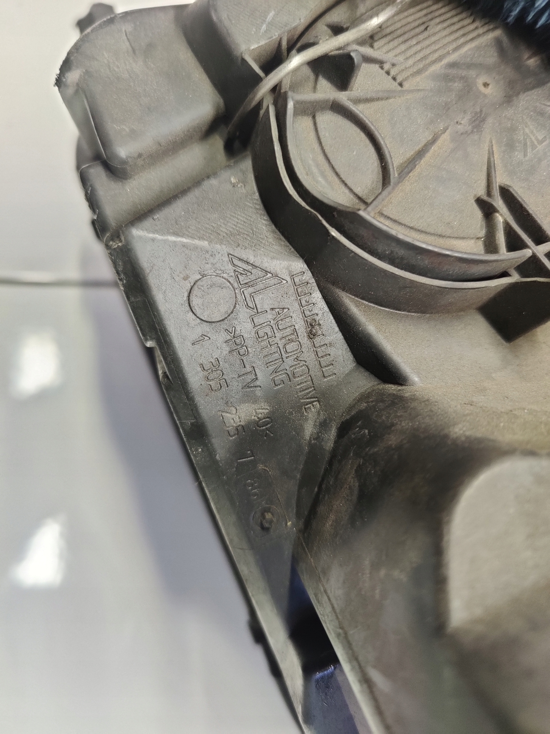 AUDI A3 8P light front front right UK 8P0941004C