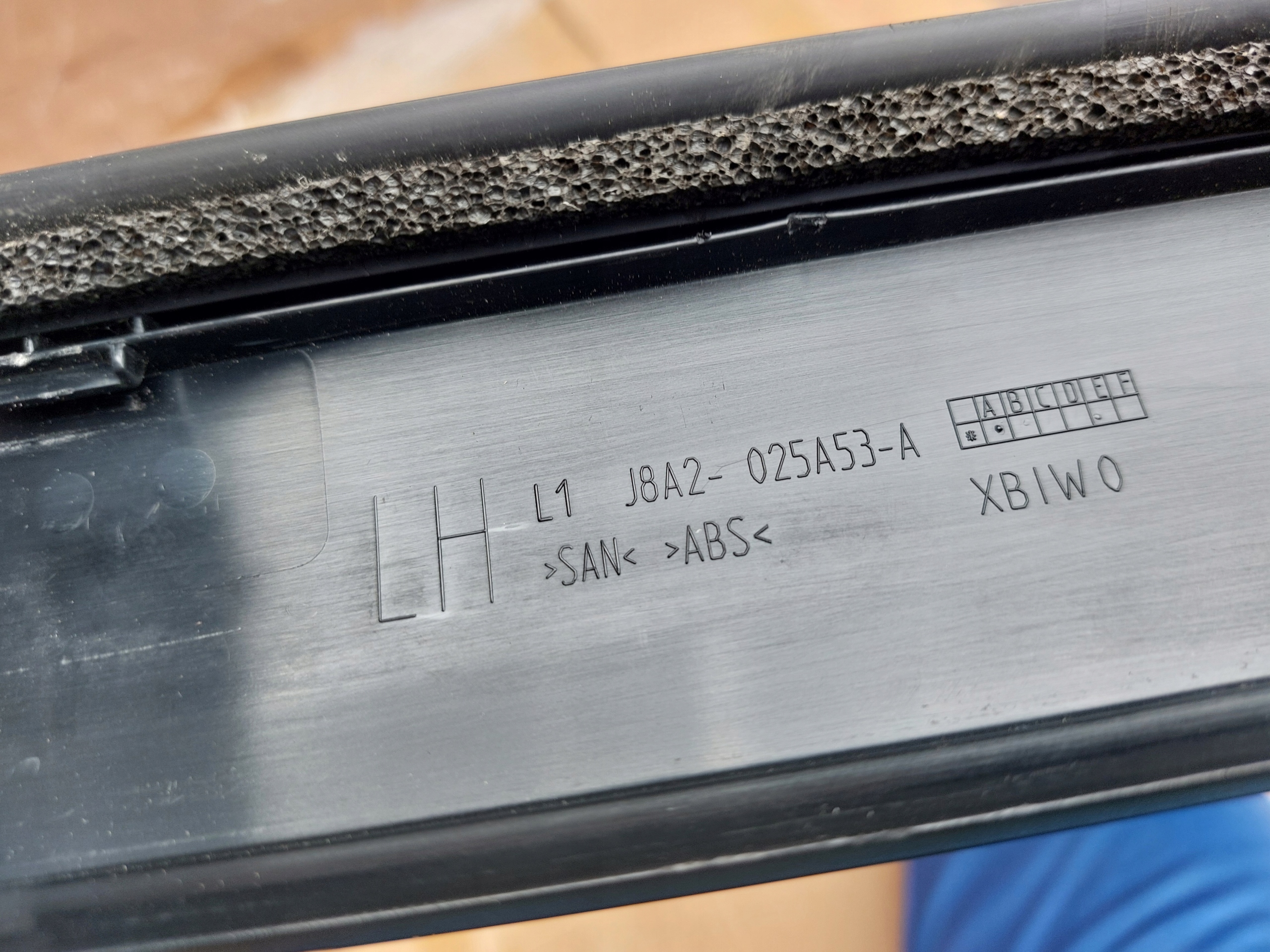 RANGE ROVER VELAR L560 moulding windows CZOLOWEJ left