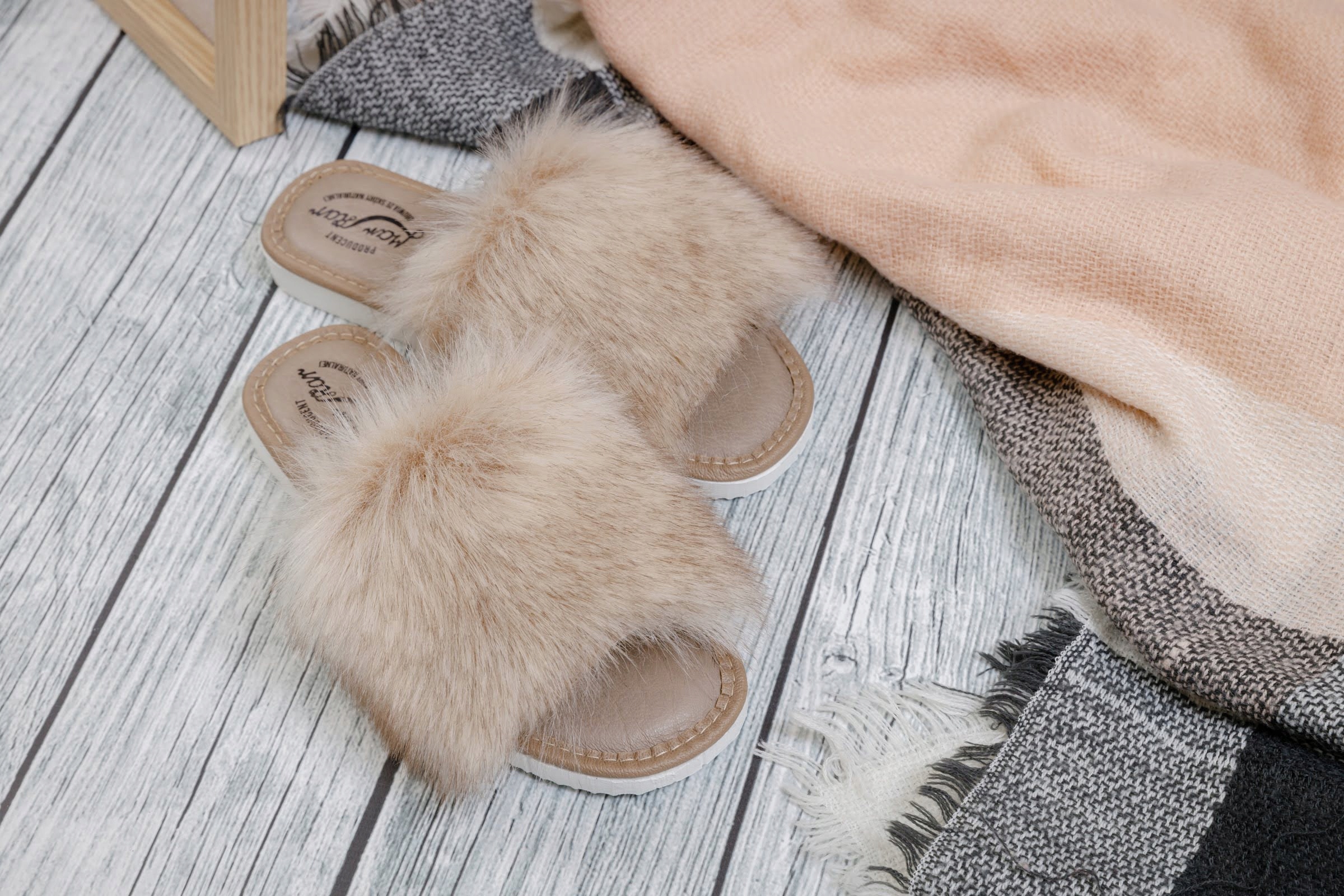 KAPCIE DAMSKIE Z FUTERKIEM BEŻOWE SKÓRZANE NOWOŚĆ Rozmiar 41