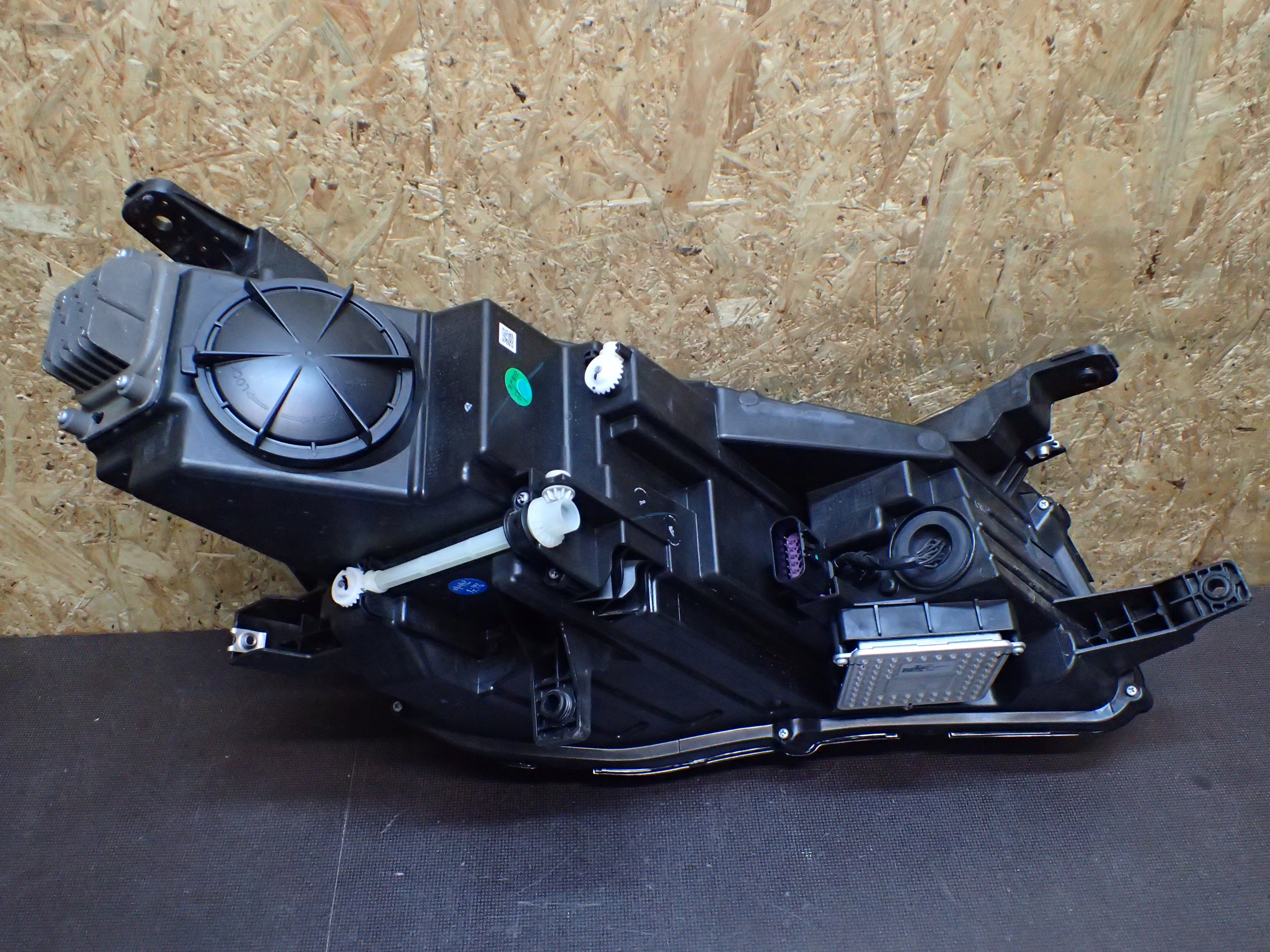 LAMPA PRZÓD LEWA MG HS 18- FULL LED Wersja Europejska