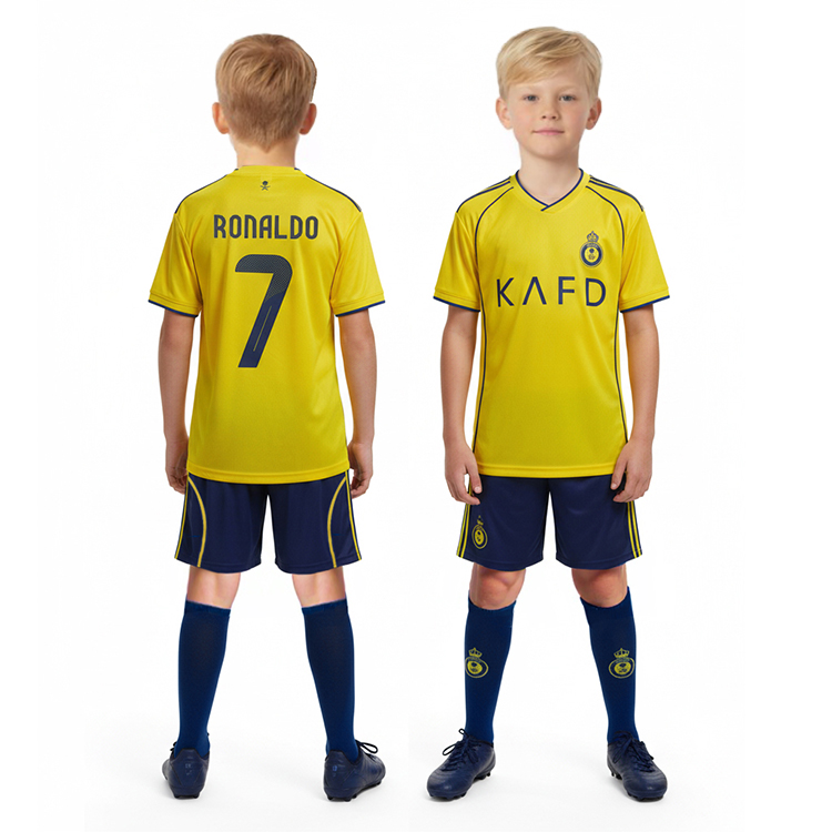 Strój Piłkarski Koszulka Spodenki Getry z numerem 7 rozm. 122