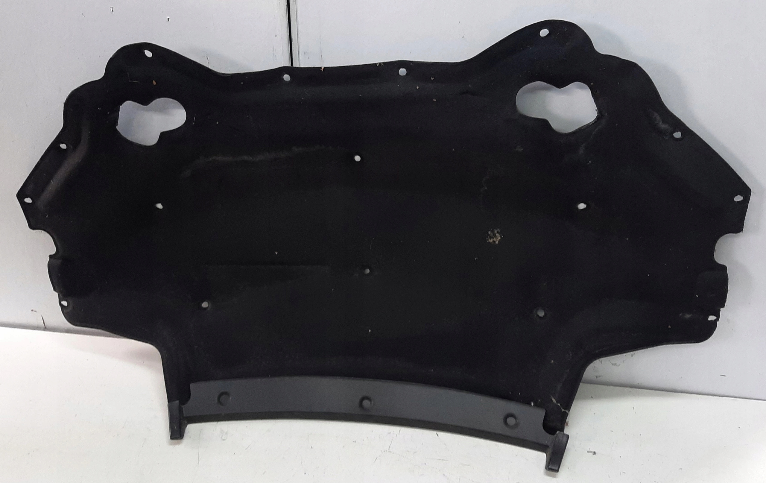 Звукоизоляция капота Mercedes CLC W203