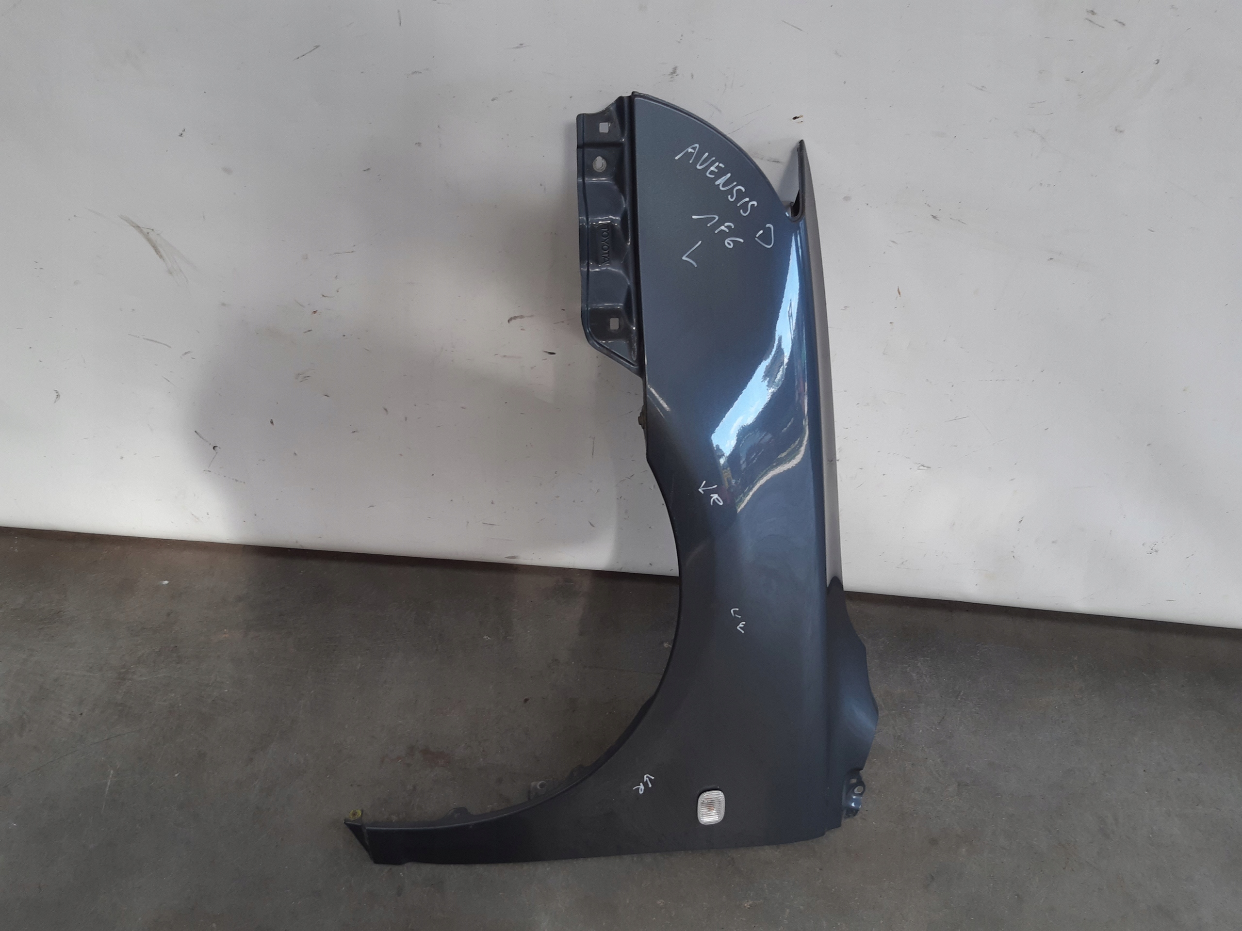 parafango sinistra 1F6 Toyota Avensis T25