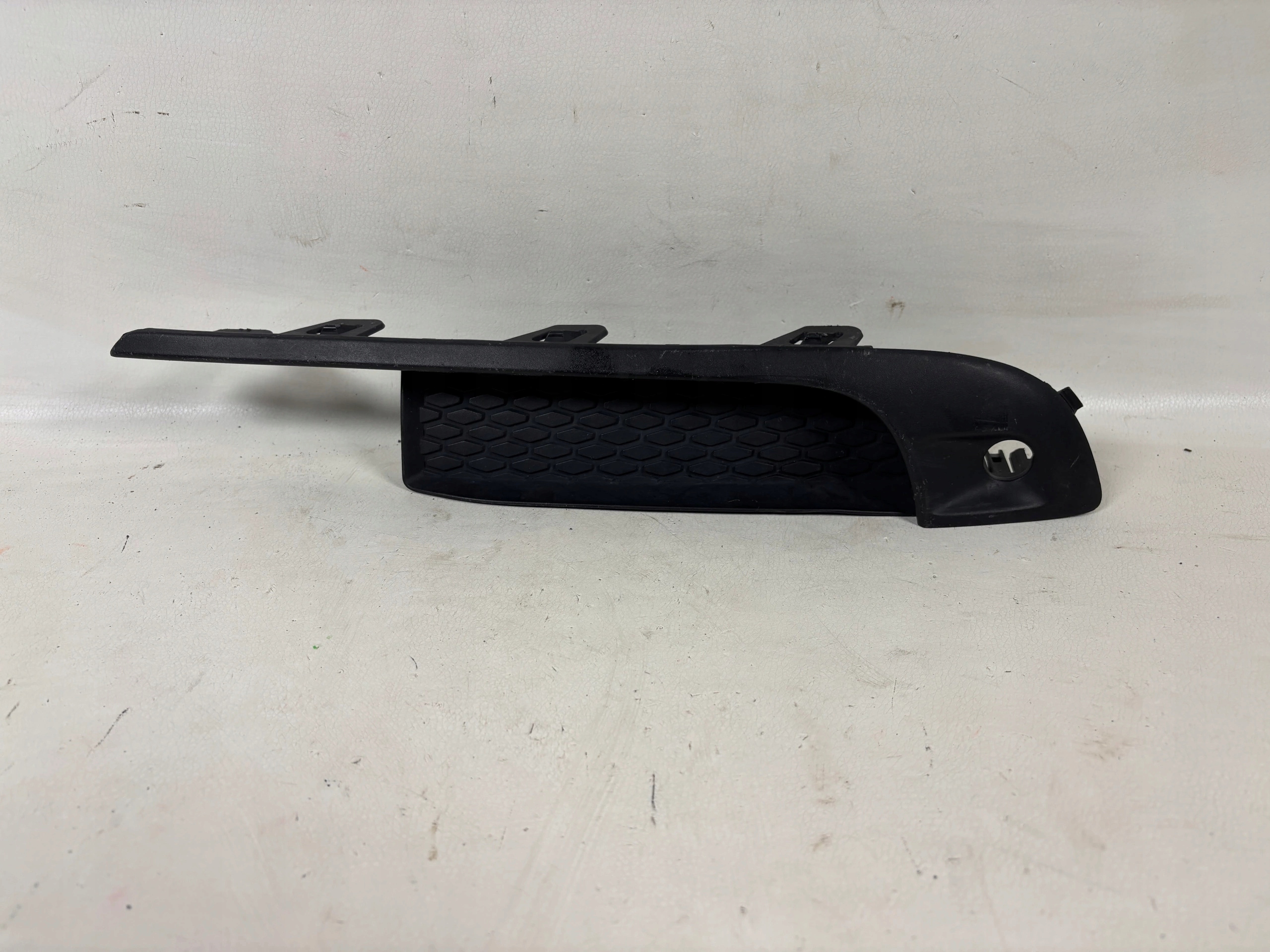 PORSCHE MACAN 95B grid grille moulding right front 95B807824