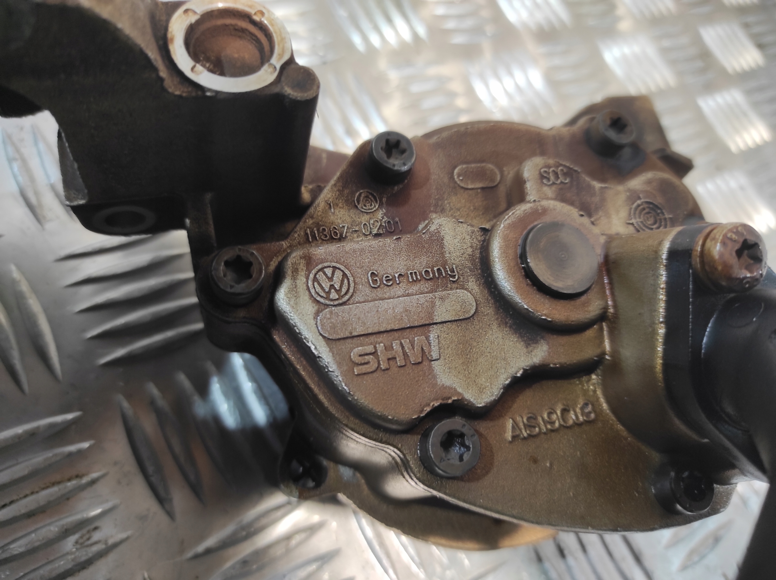 Ölpumpe VW VOLKSWAGEN GOLF 5 V 1.6 FSI 11367-0201