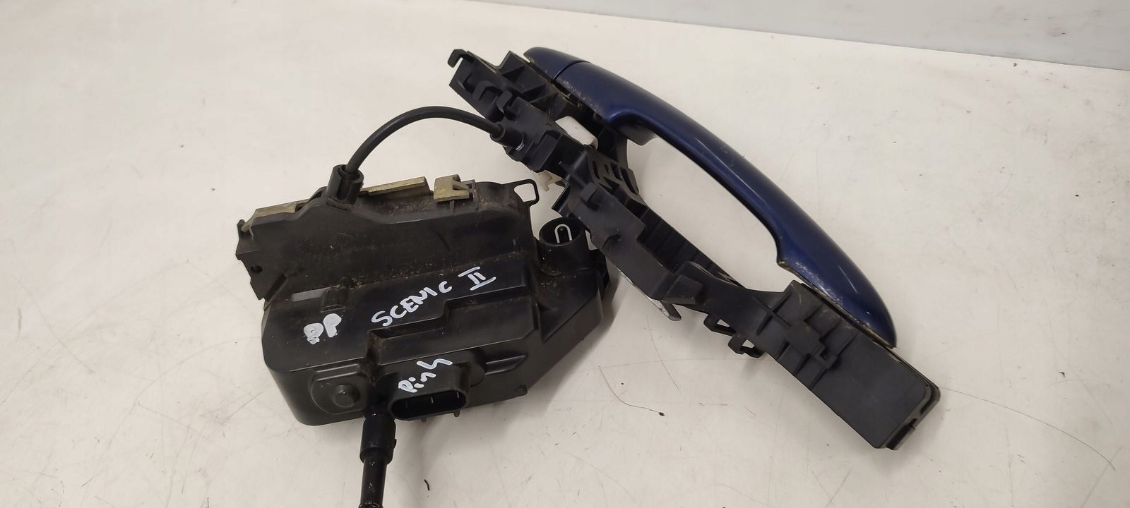 lock handle front front right Renault Scenic II LIFT 1,5 DCI