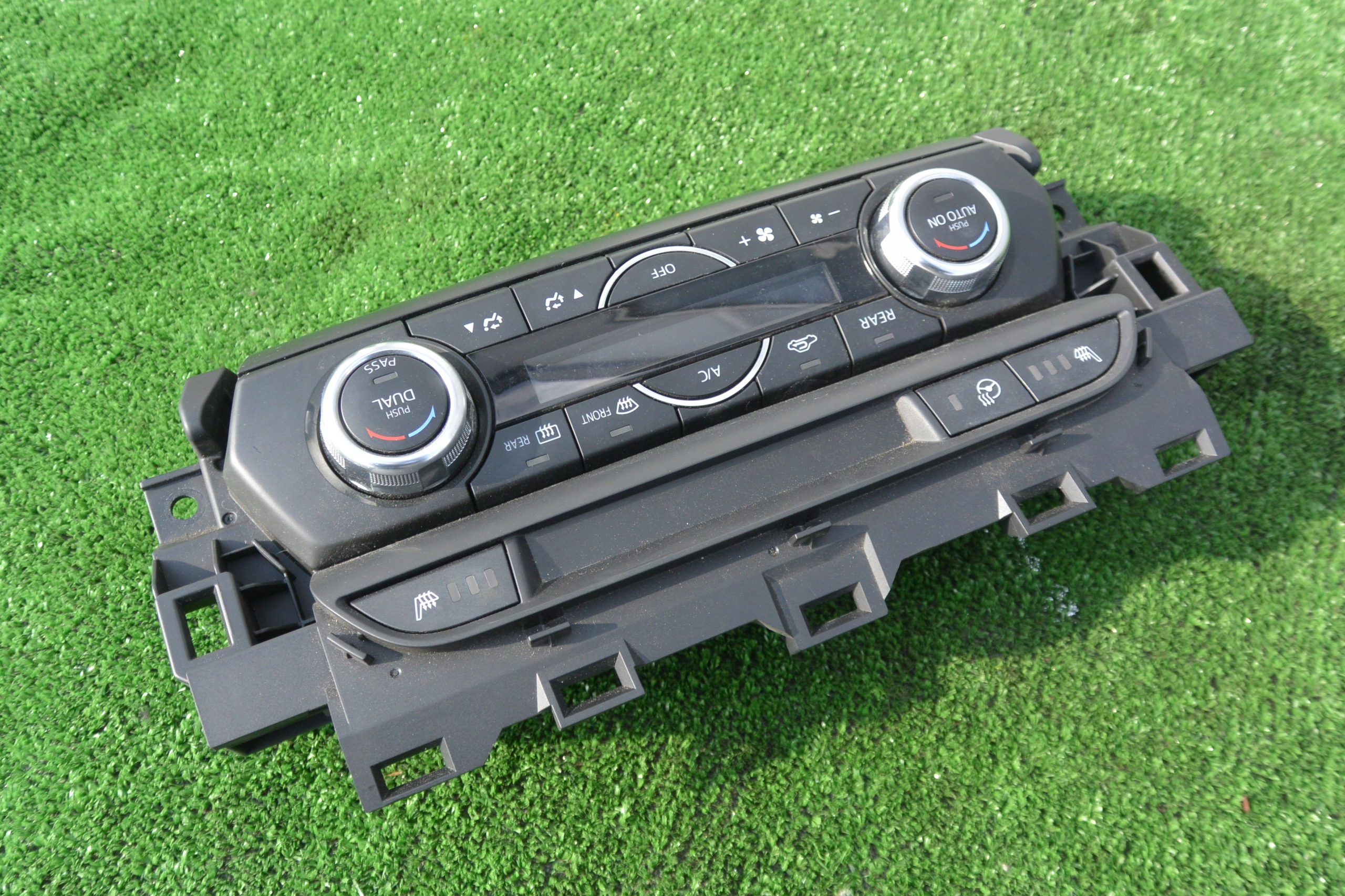 MAZDA CX9 II TC 16- UNITE COMMANDE CLIMA BOUCHES BUSES