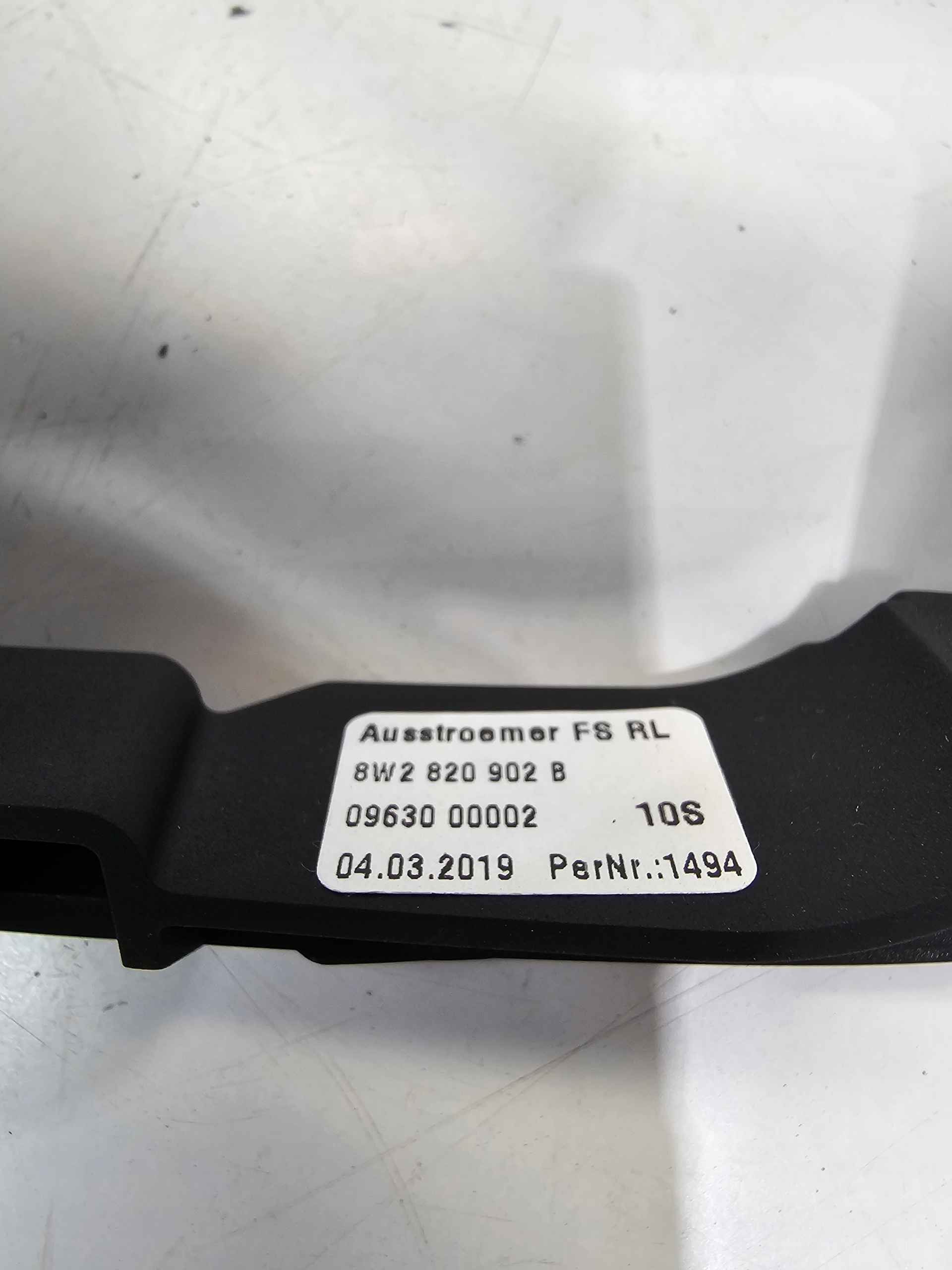 grid air conditioning devices right AUDI A4 B9 8W2820902B UK!