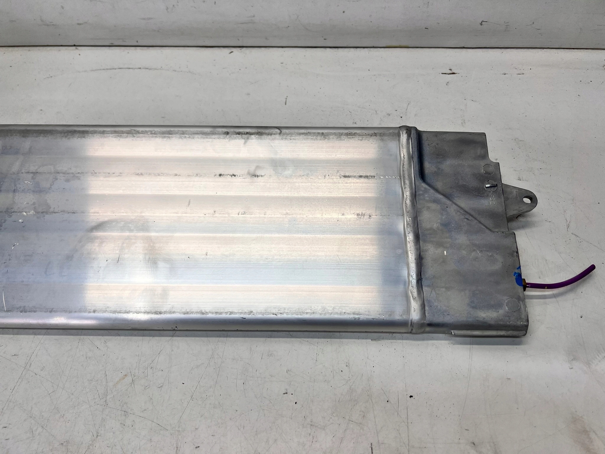 behälter luft achsträgers AUDI A6 C6 4F0616203B