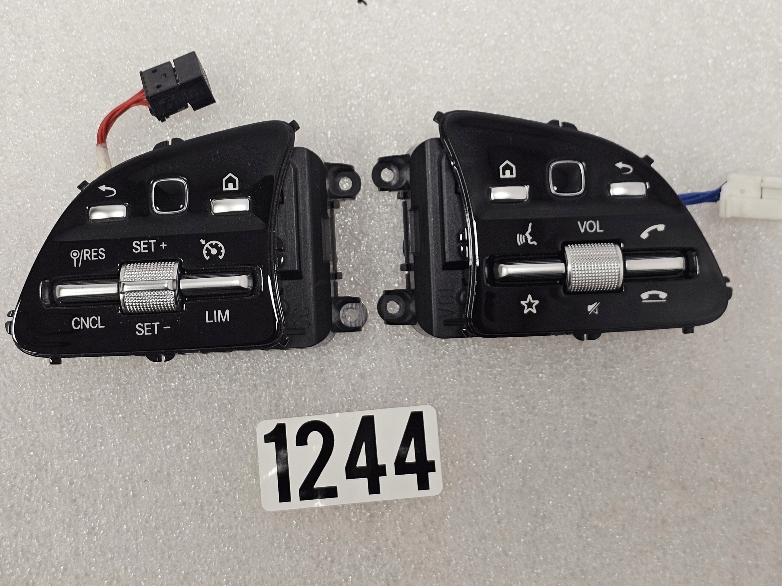 Zdjęcie produktu Przycisk Kierownicy Sterowanie Mercedes AMG - A0999052004 A0999050509 Black