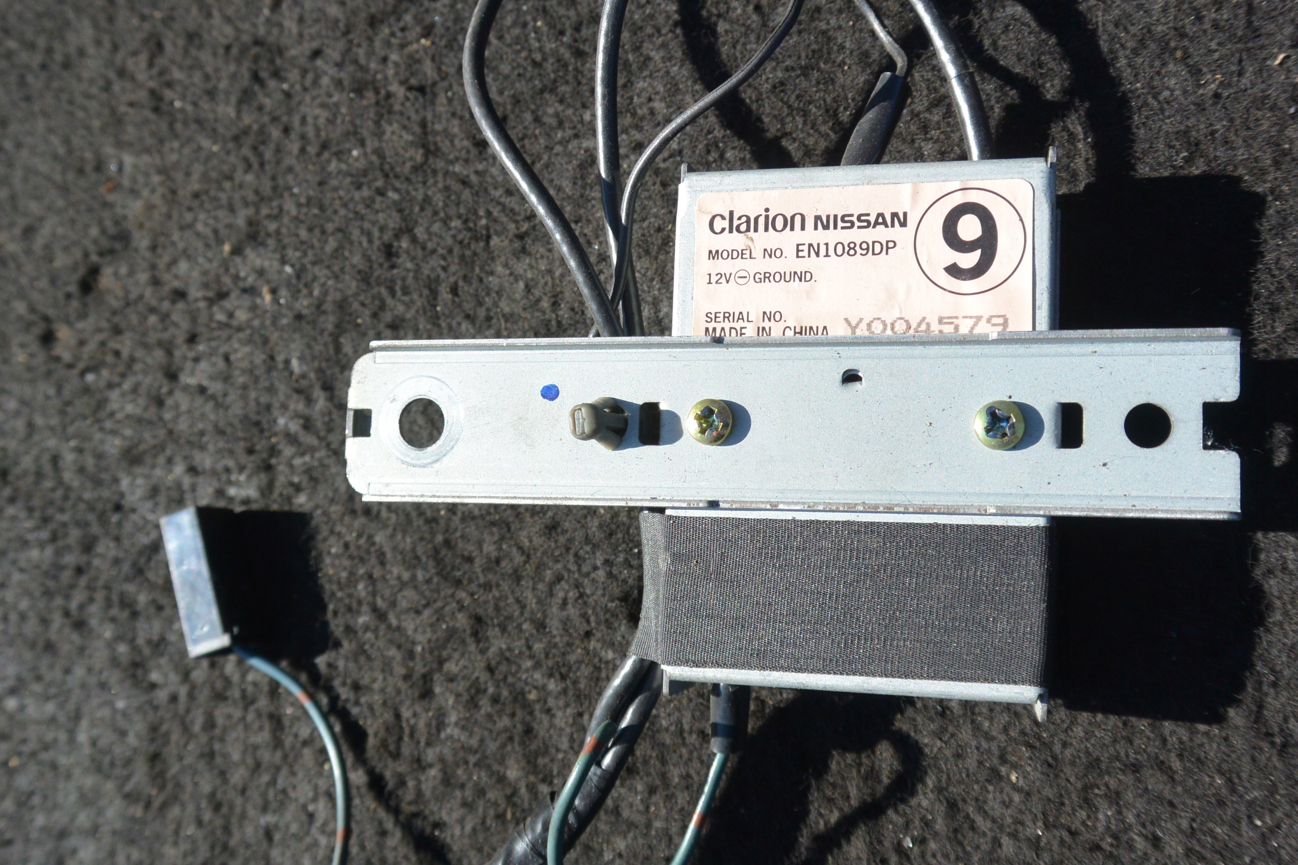 NISSAN MAXIMA A33 QX 00-05 ANTENNE RADIA