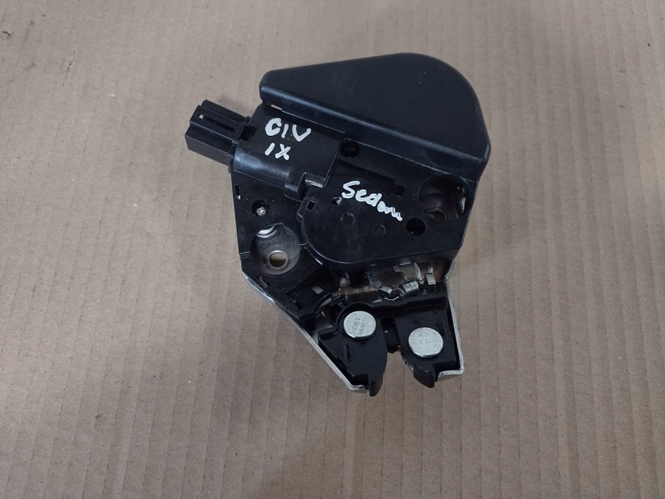 Замок привід закрилка Honda Civic IX седан 11-17