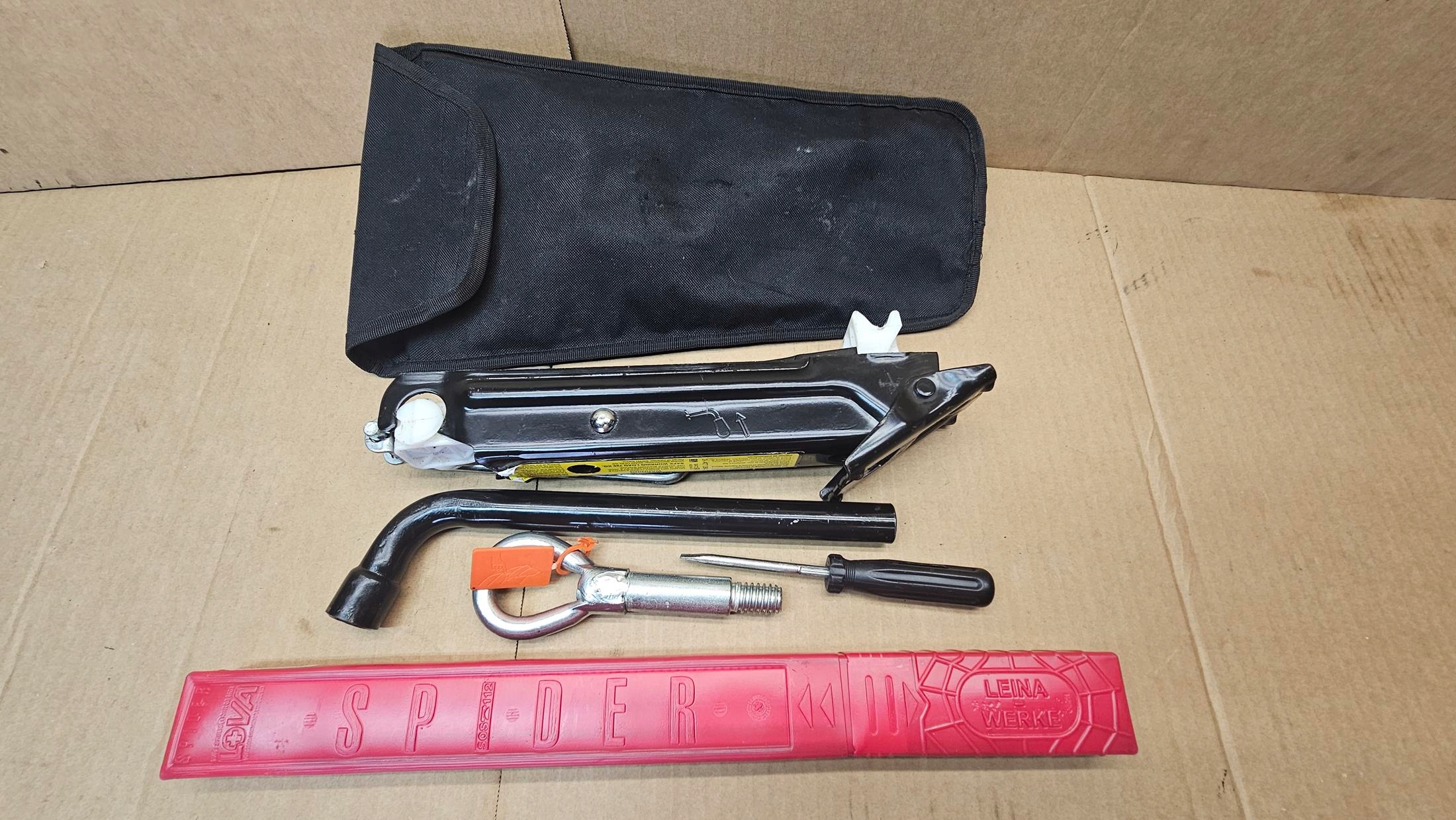 OPEL CORSA C LEWAREK KLUCZ UCHO TRÓJKĄT ETUI 24437084 ORYGINAŁ BDB EUROPA