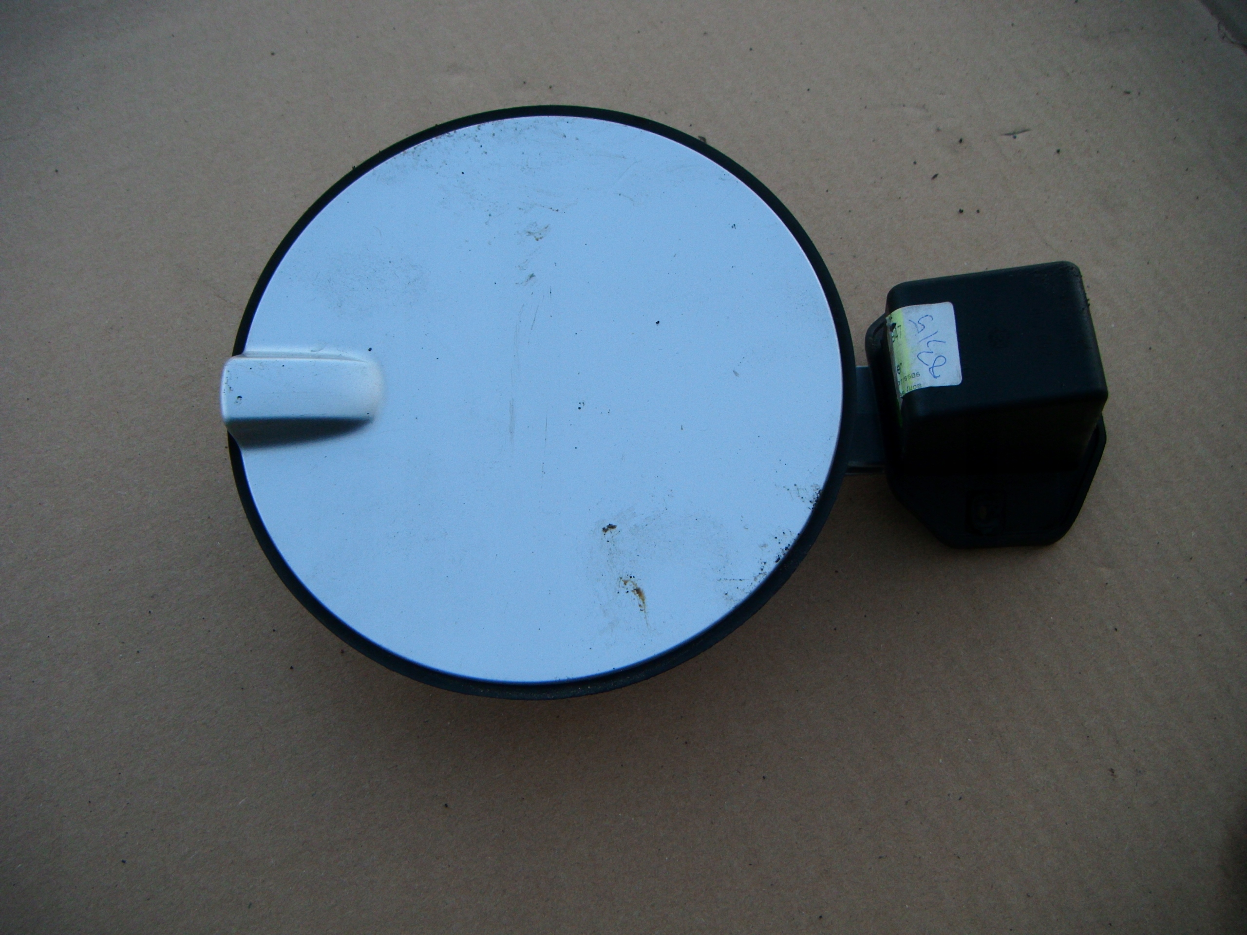 05- Z157 - OPEL ZAFIRA B 05-Z157 крышка топливного бака