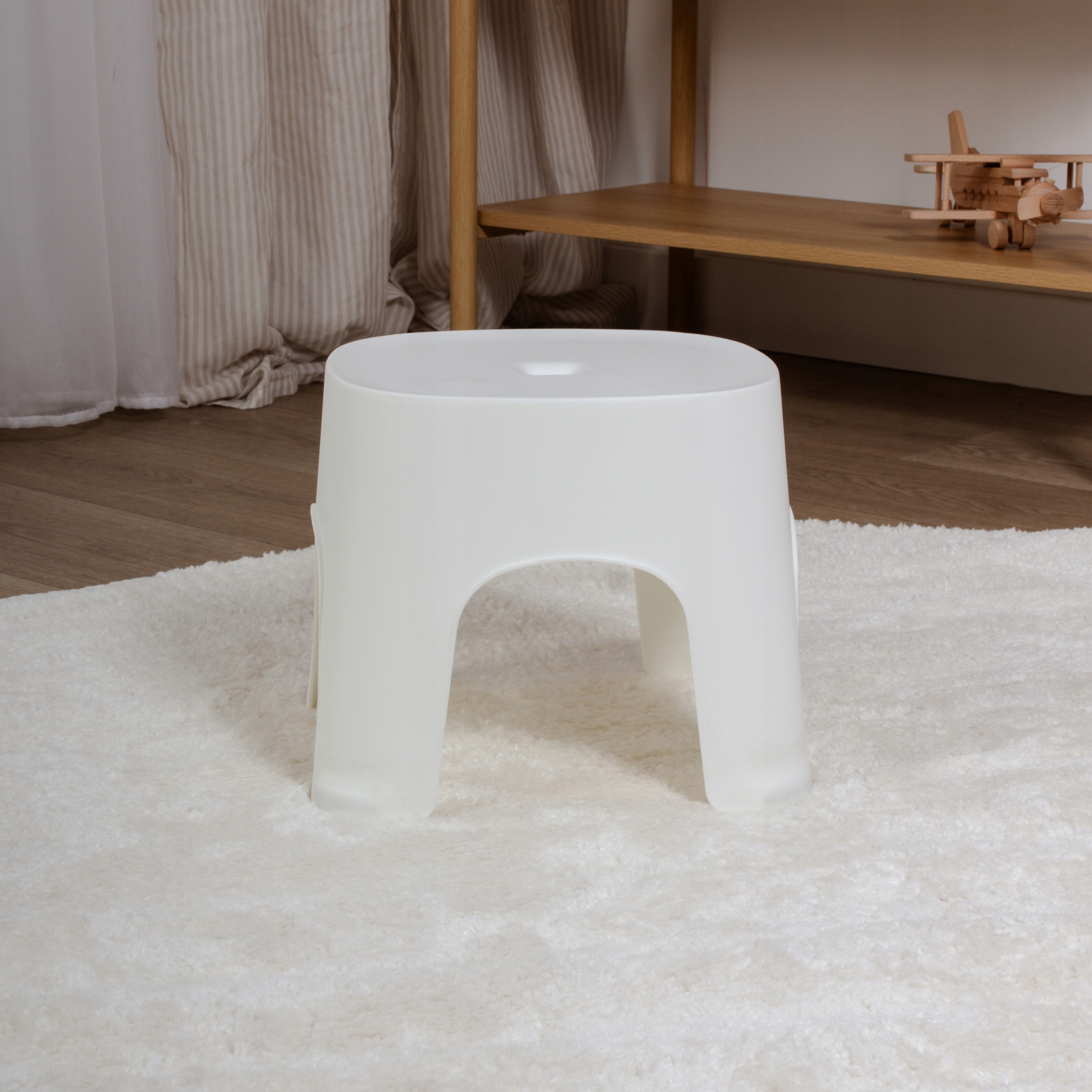 KRZESEŁKO DLA DZIECI PLASTIKOWE SIEDZISKO STOŁEK BIAŁY DZIECIĘCY STABILNY Marka Szchara