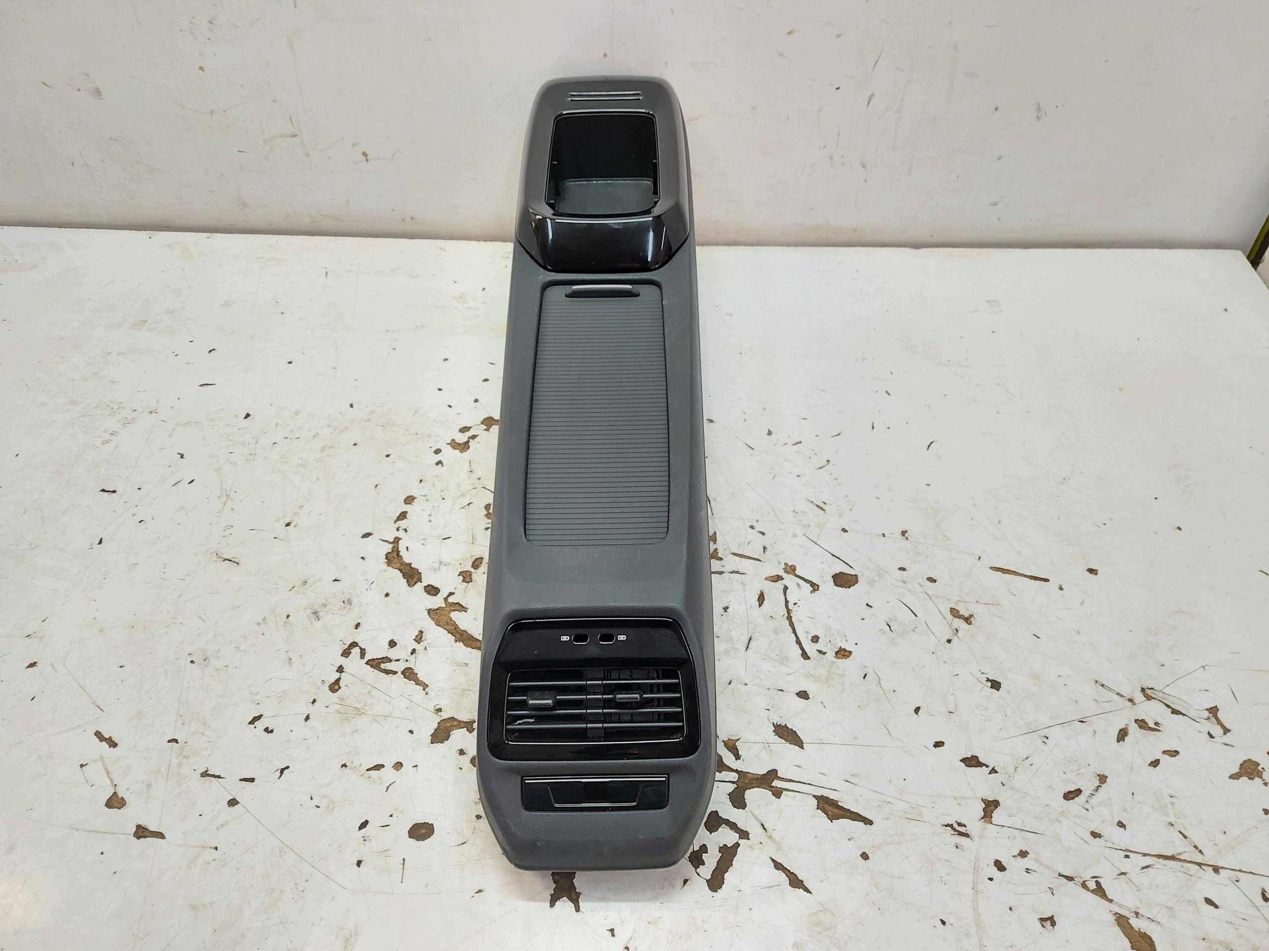 VW ID4 11A , 2024r SUV 5D armrest tunel central