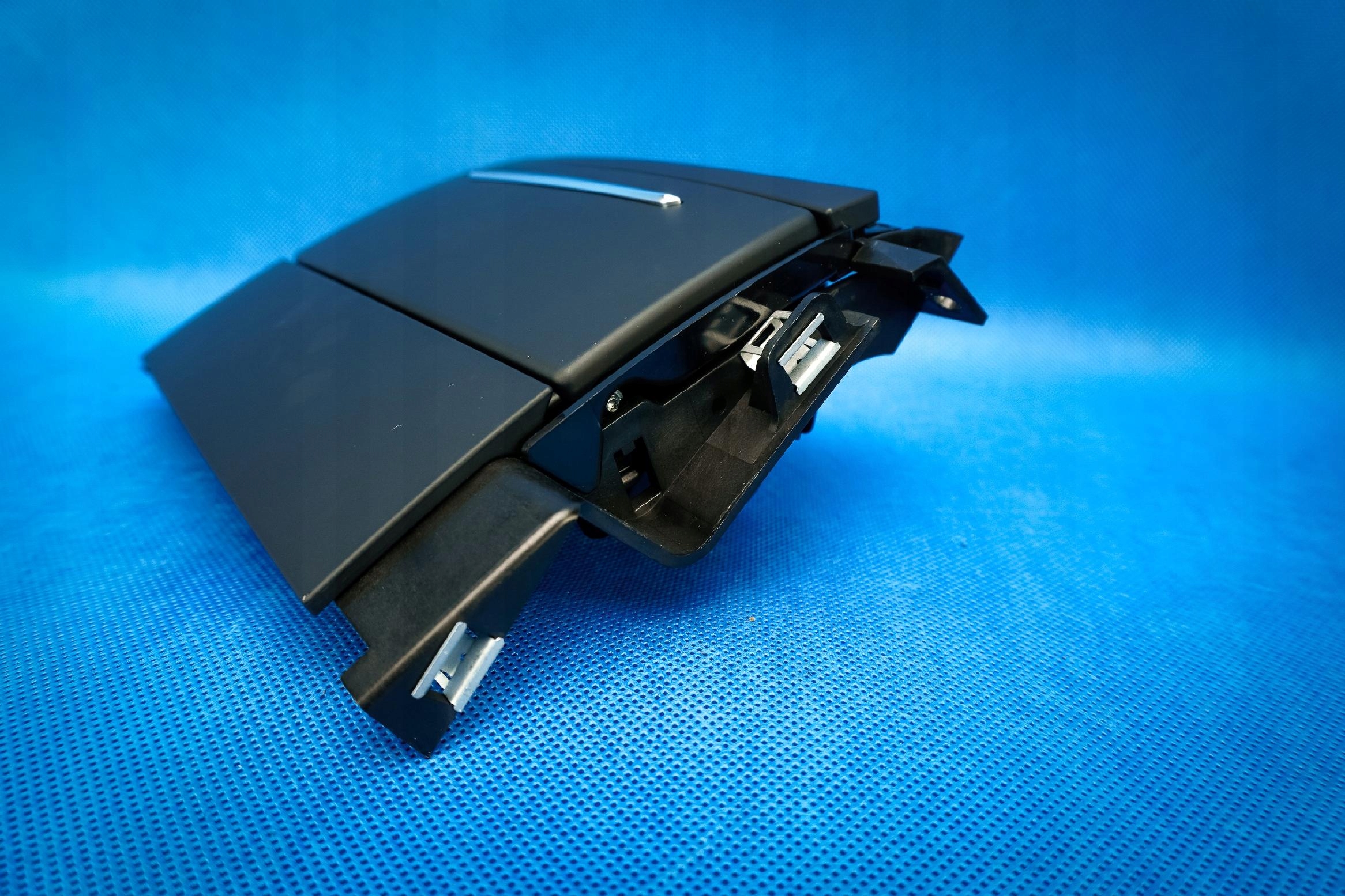 passenger compartment adapter zapalniczka Audi A8 S8 4H0864051B