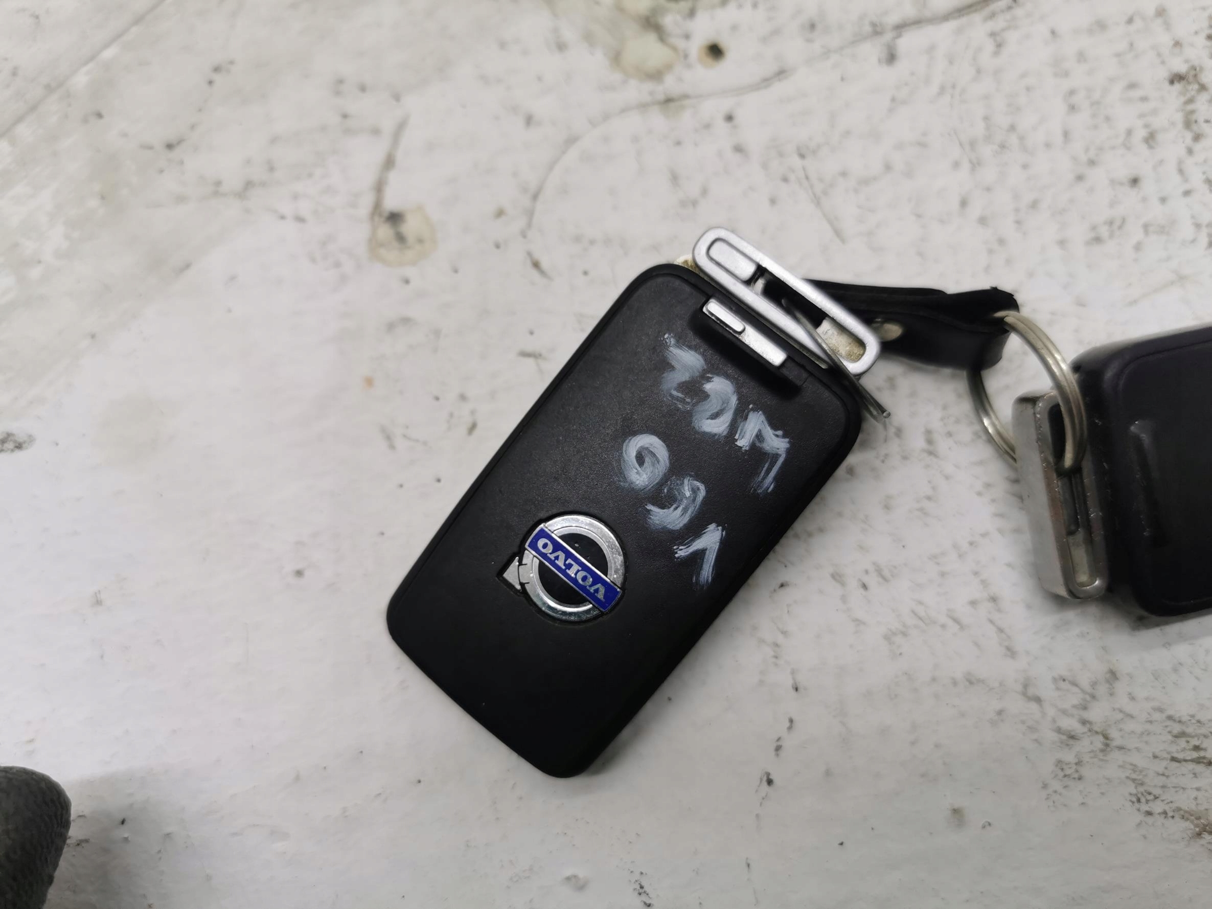 key PILOT VOLVO V60 and 10-13 2.0 D4 20V 163KM