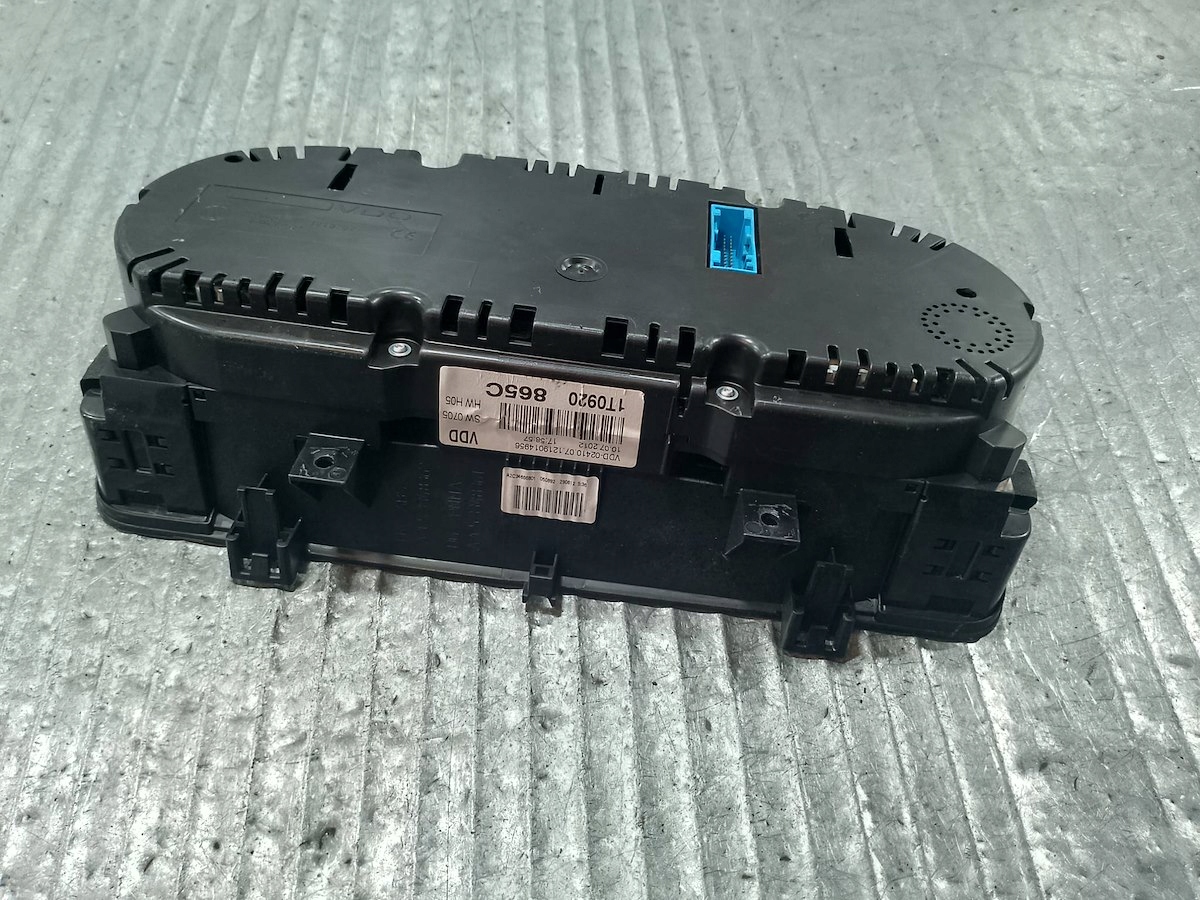 спидометр vw Touran II 1T0920865C 1.6 tdi