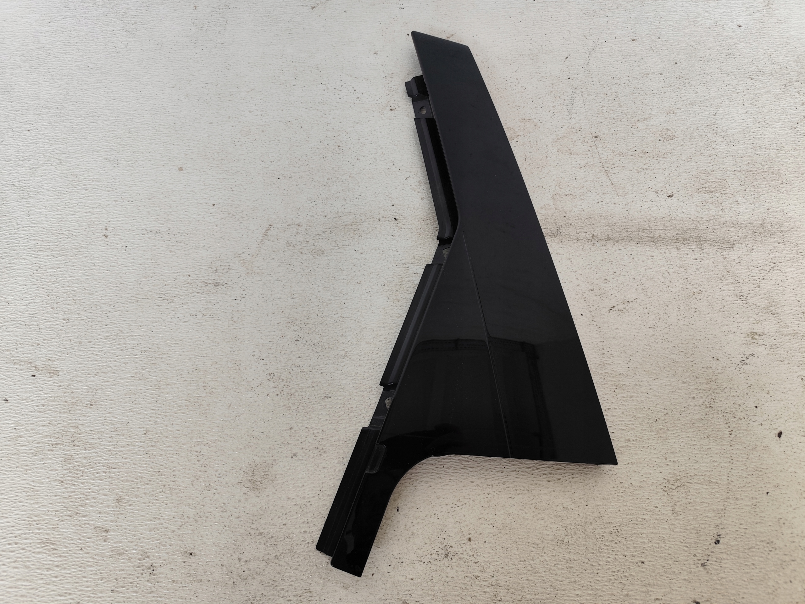 VOLVO XC60 II 2022 moulding vertical door left rear part