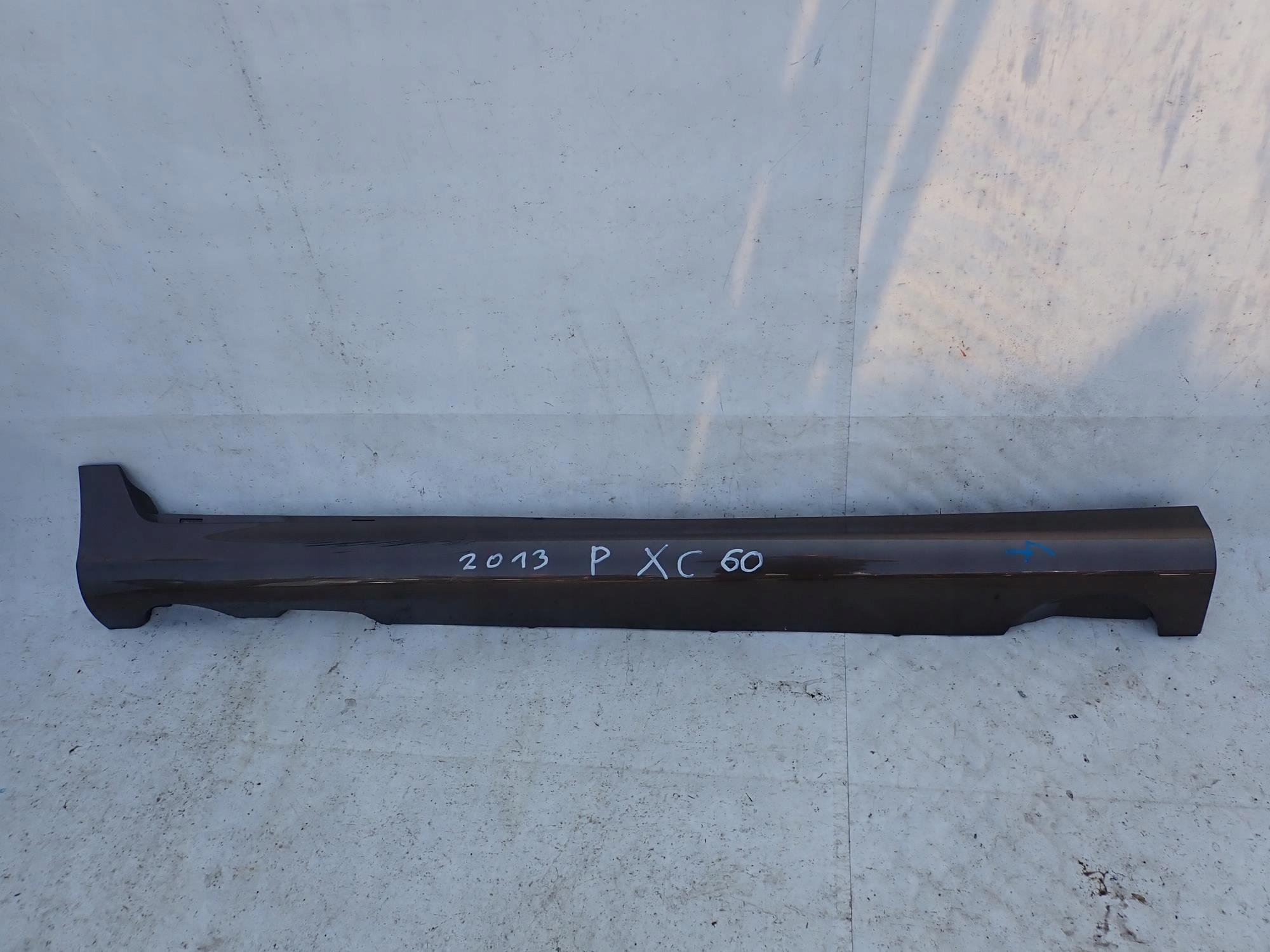 VOLVO XC60 and 1 LIFT 13-17 moulding threshold right