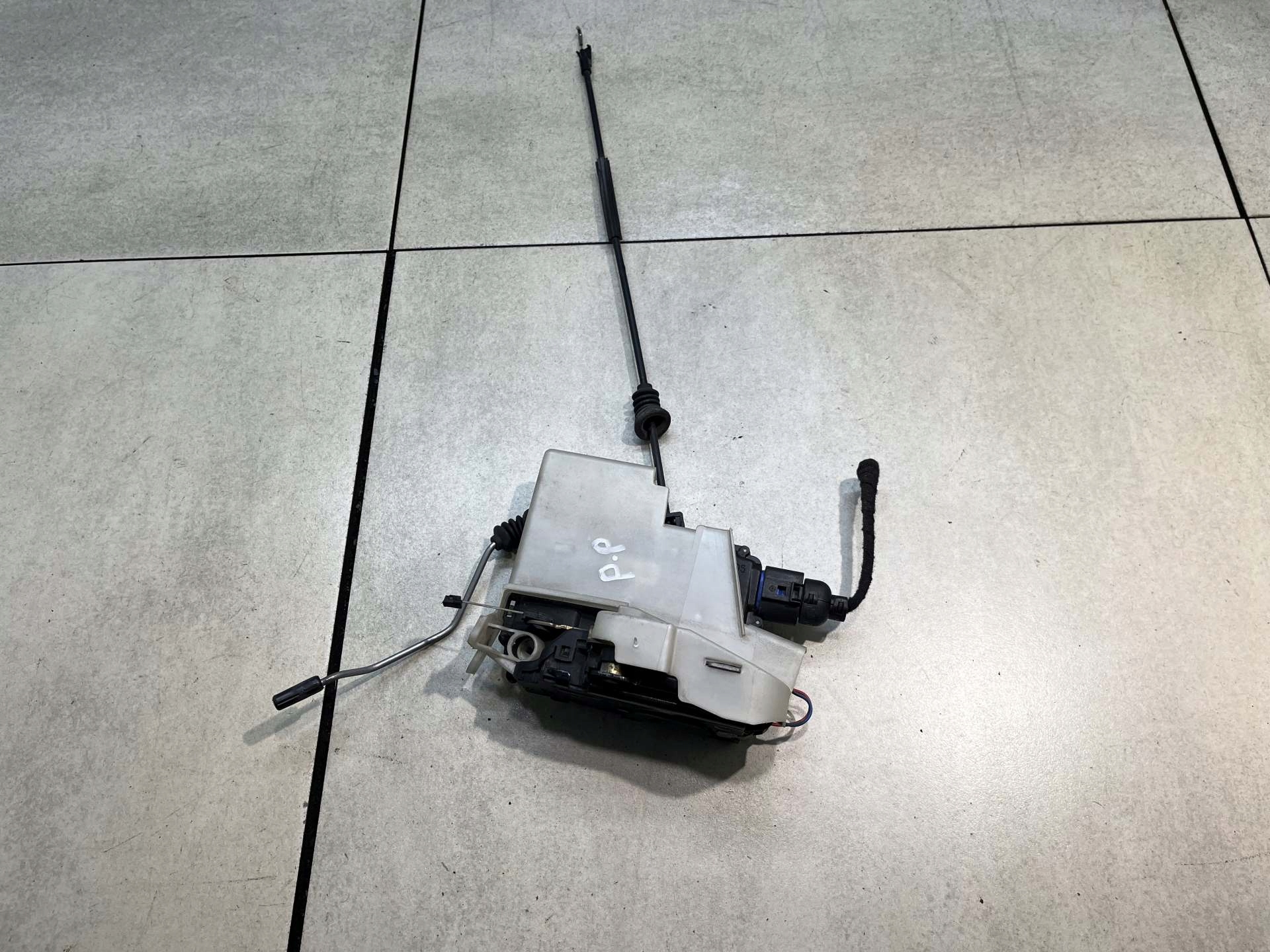 lock door right front 8PIN VW POLO IV 1.2 12V