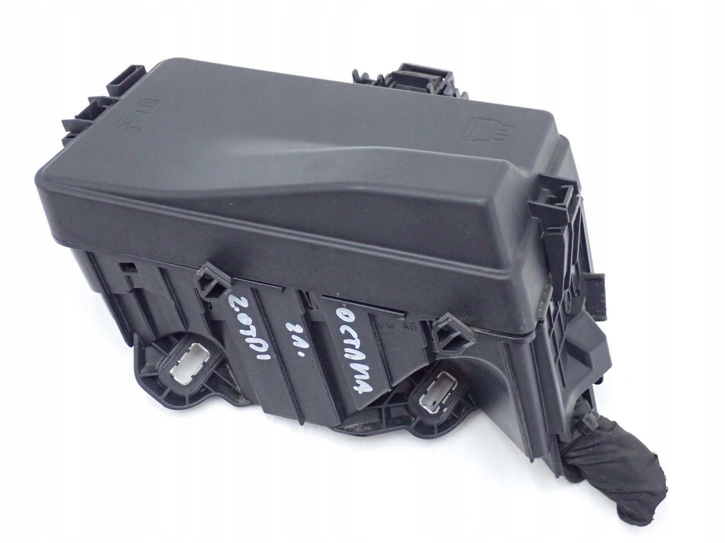 КОРПУС КОРОБКА BEZPIECZNIKOWwa907361a SKODA OCTAVIA IV 5E31r