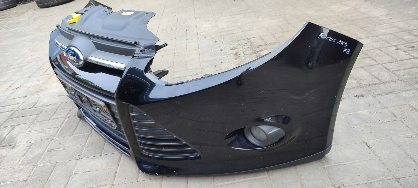 nárazník předek přední Ford Focus MK3 FB