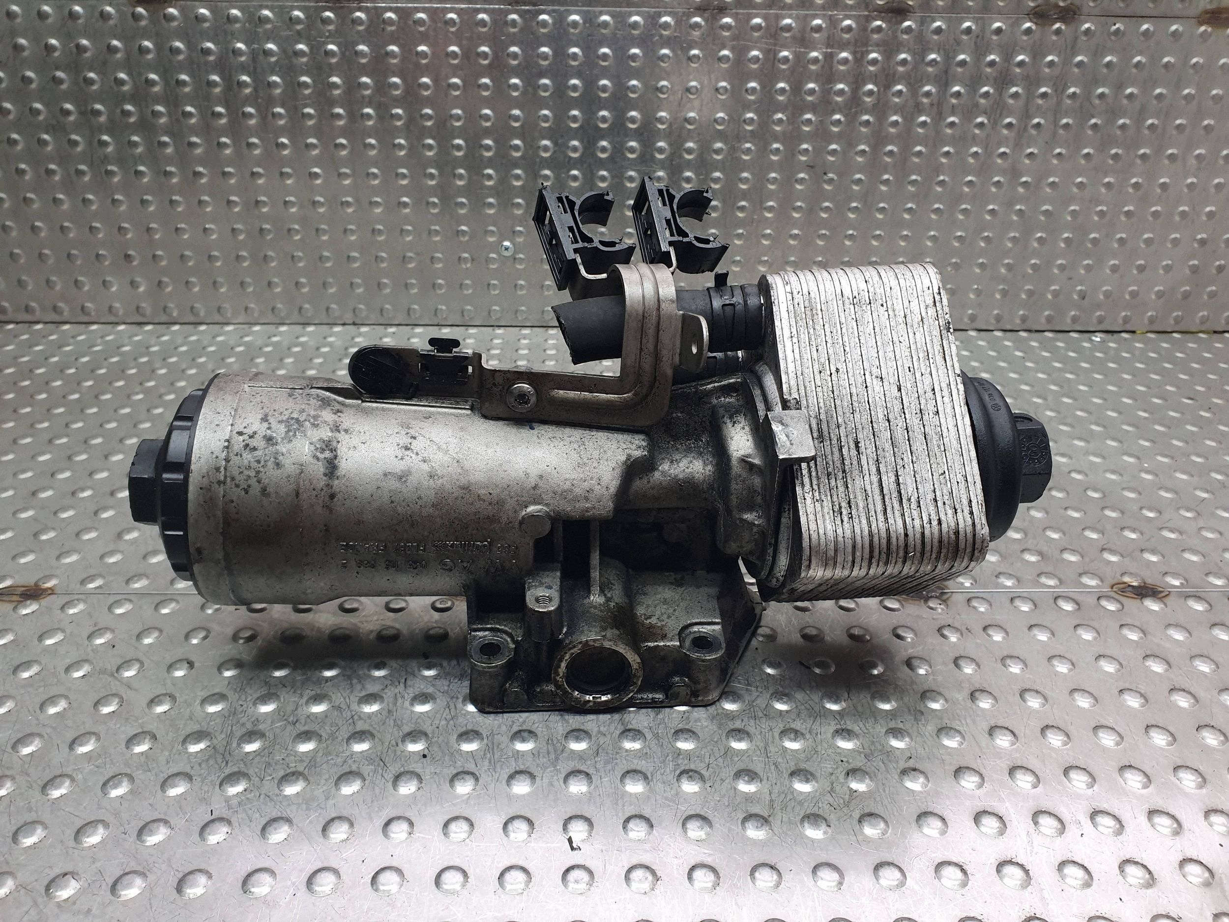 ölfiltergehäuse 045115389E GOLF V A3 8P PASSAT B6 LEON II 2.0TDI BMM