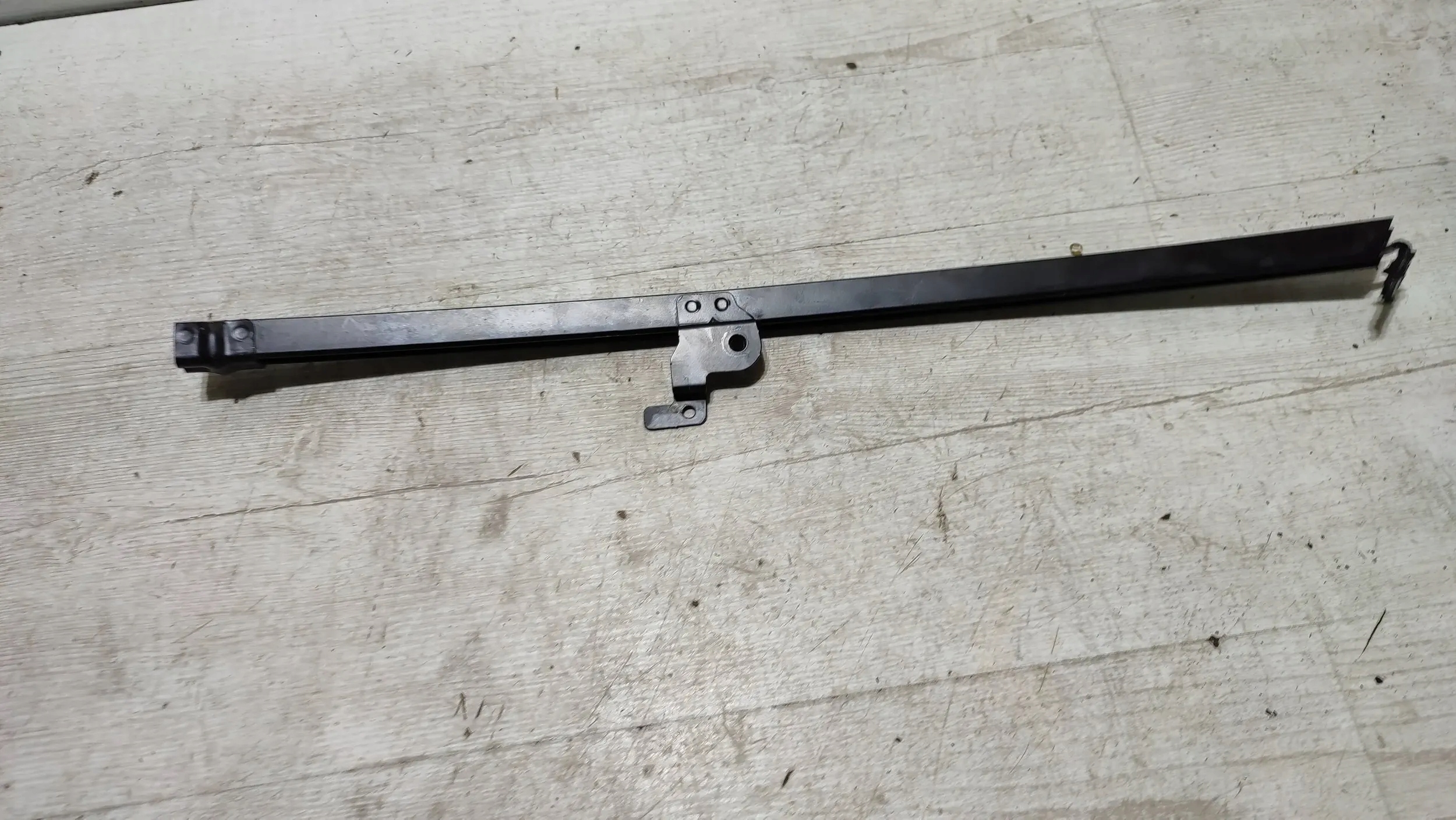 KIA Rio IV 18r Tył strona prawa Listwa szyby drzwi