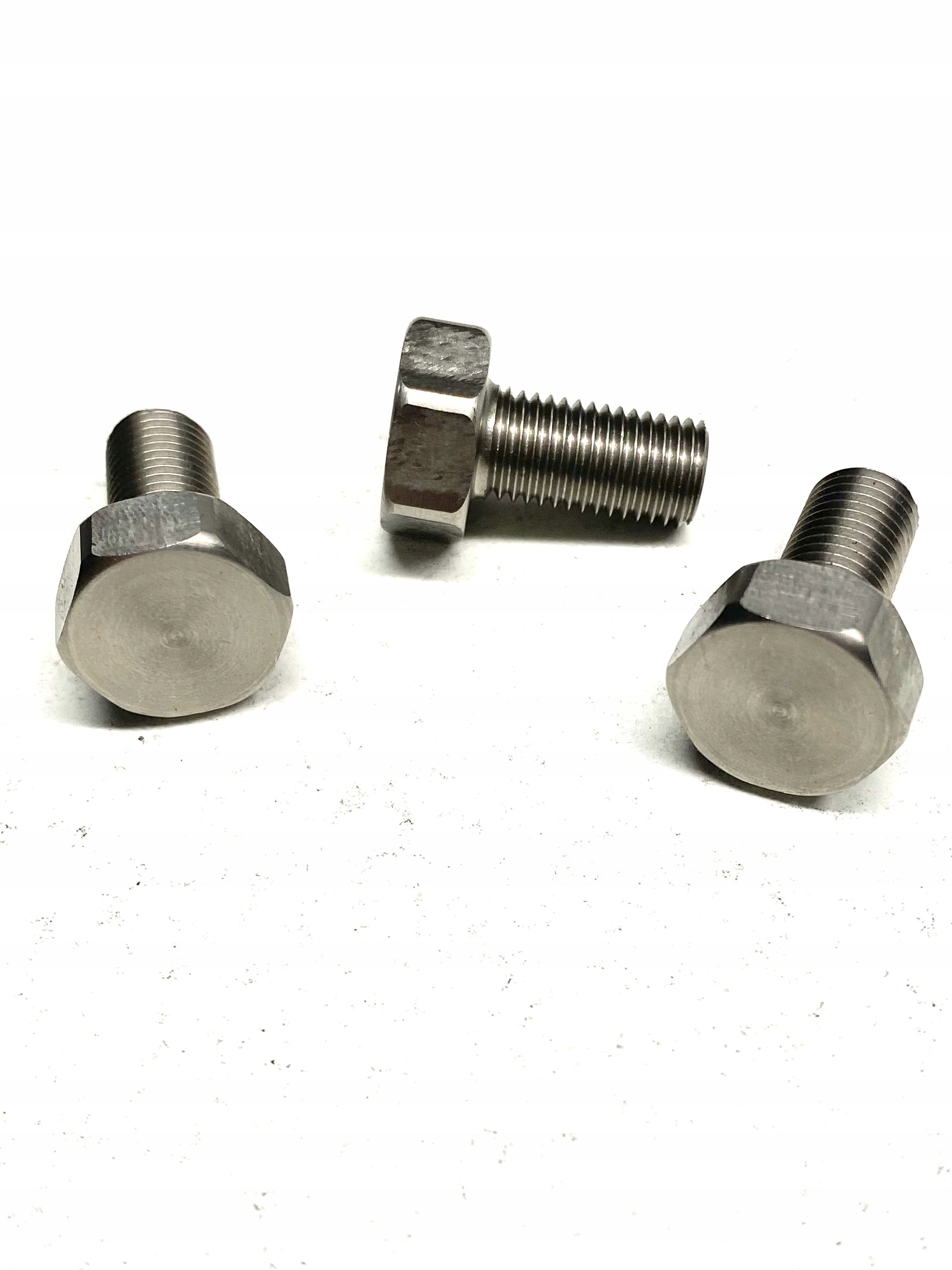 

Śruba nierdzewna M8x1 gwint 16mm na klucz 14