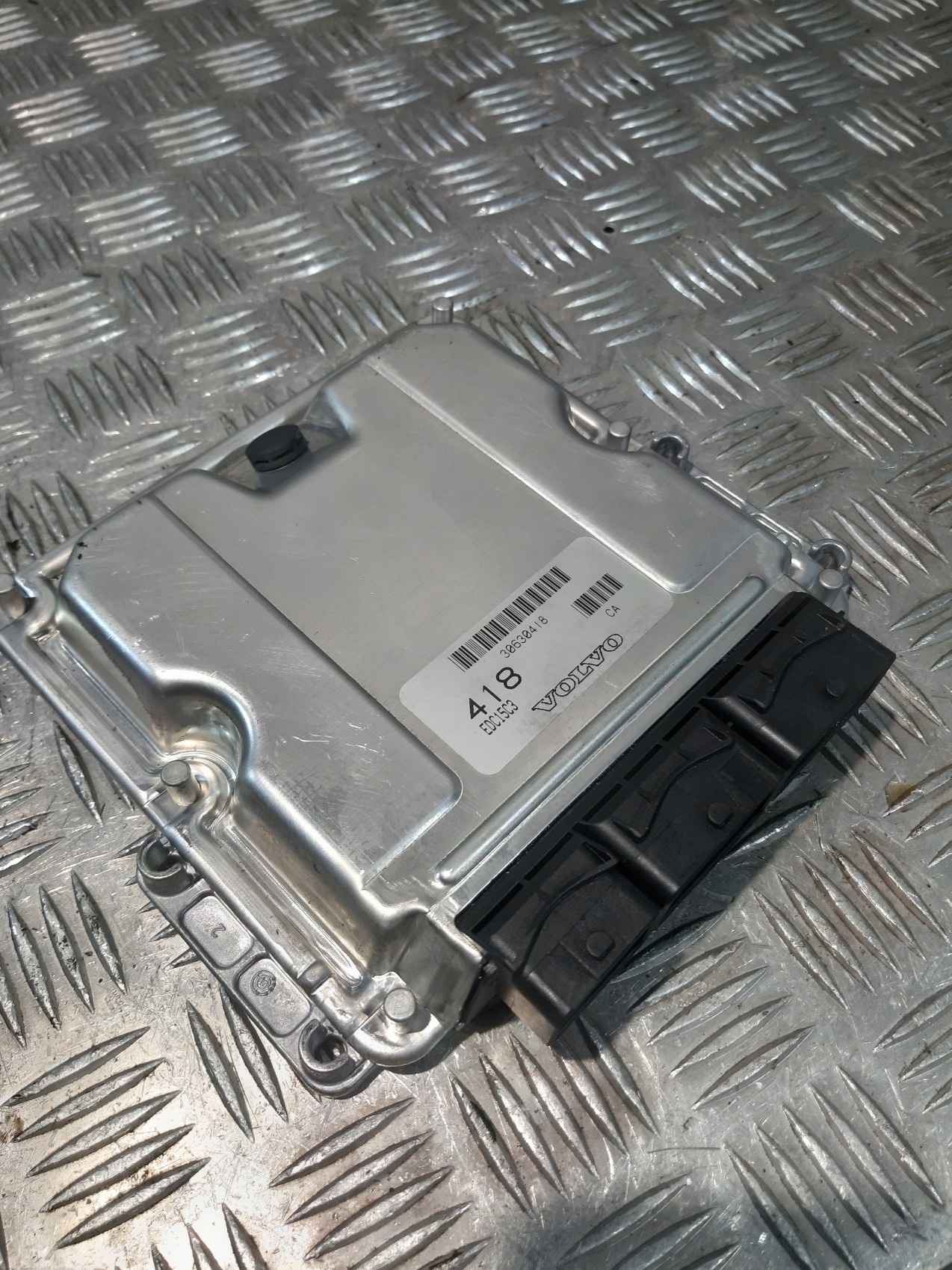 control unit ECU computer BOSCH of the engine VOLVO V40 1.9D 0281011087