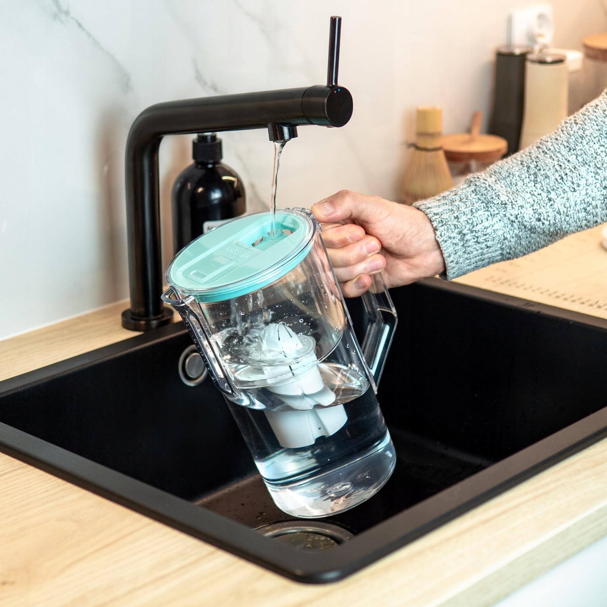 Dzbanek filtrujący z licznikiem LED Wessper D1 SOLID aquaclassic + 3x Filtr Marka Wessper