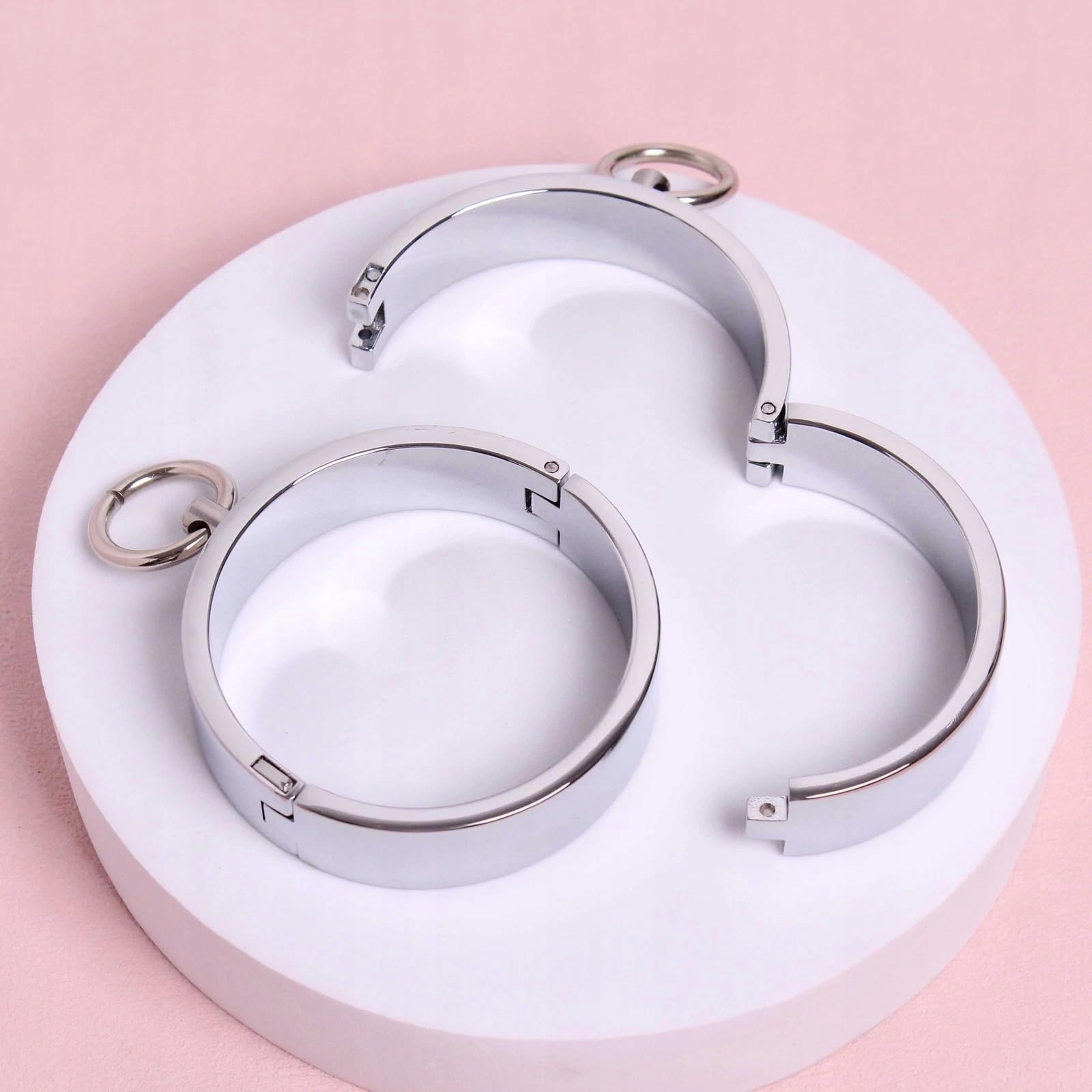 METALL ZESTAW KAJDANKI NA NOGI Z O-RINGIEM DO BONDAGE DLA MĘŻCZYZN I KOBIET — miniatura 3